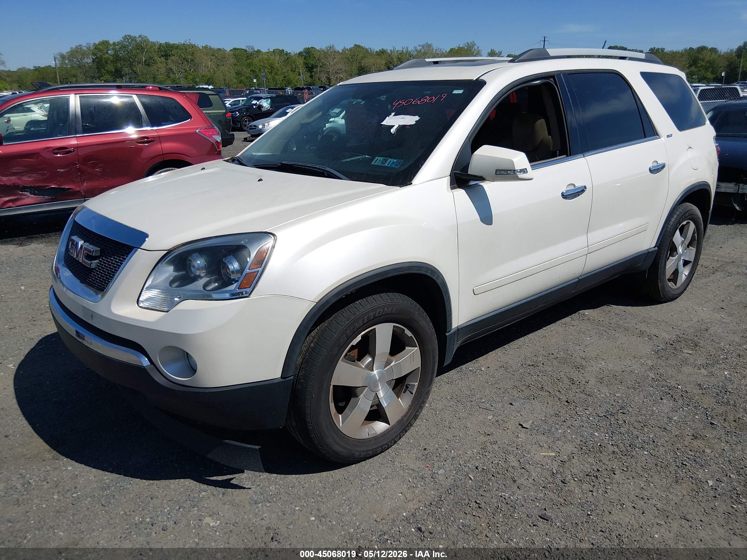 GMC ACADIA image 2
