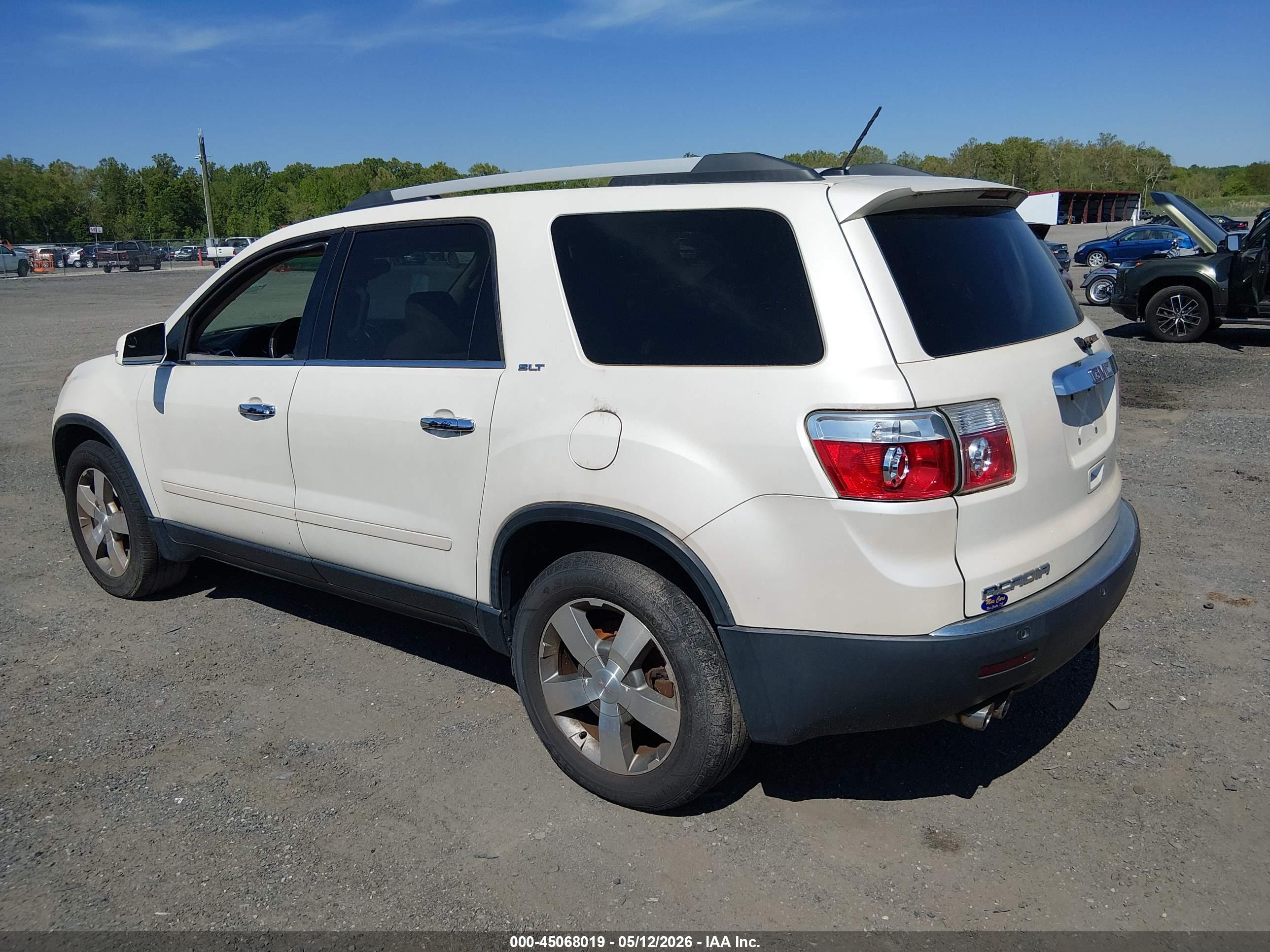 GMC ACADIA image 3