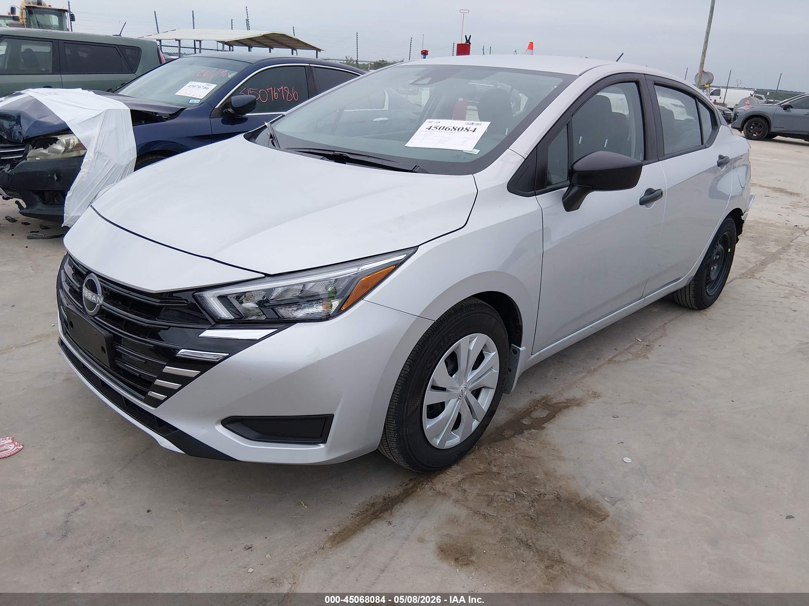 NISSAN VERSA image 2