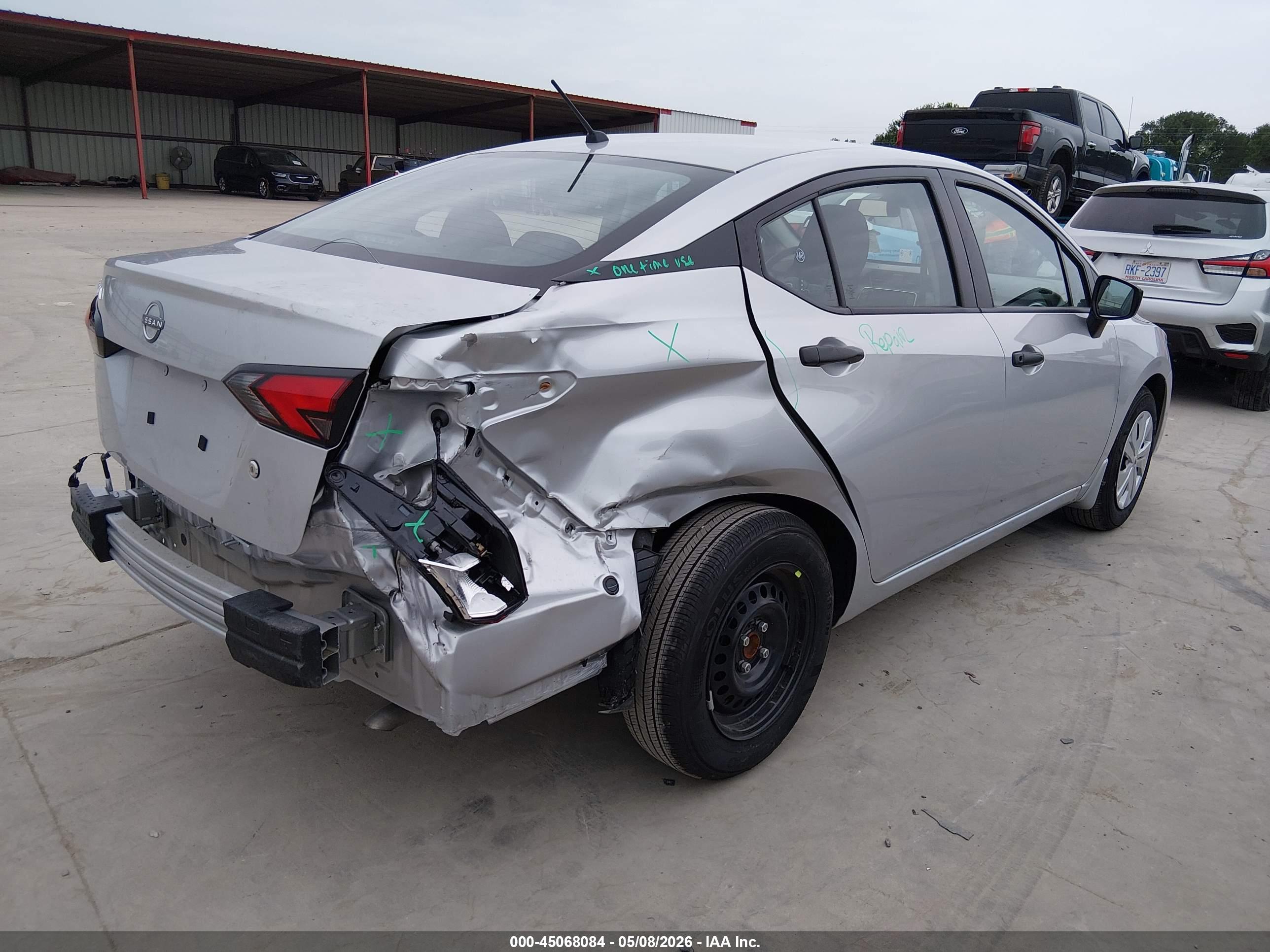 NISSAN VERSA image 4