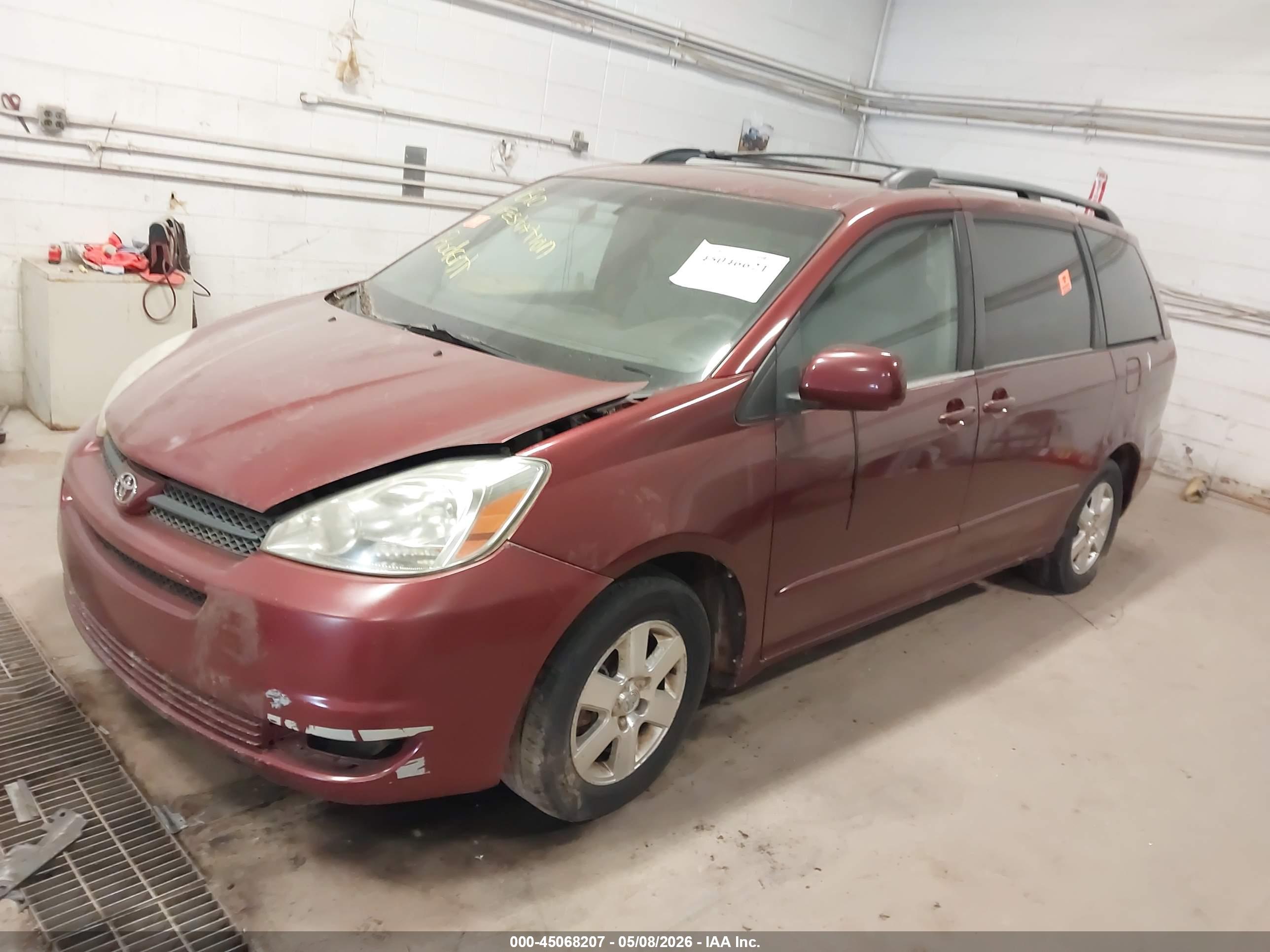 TOYOTA SIENNA image 2