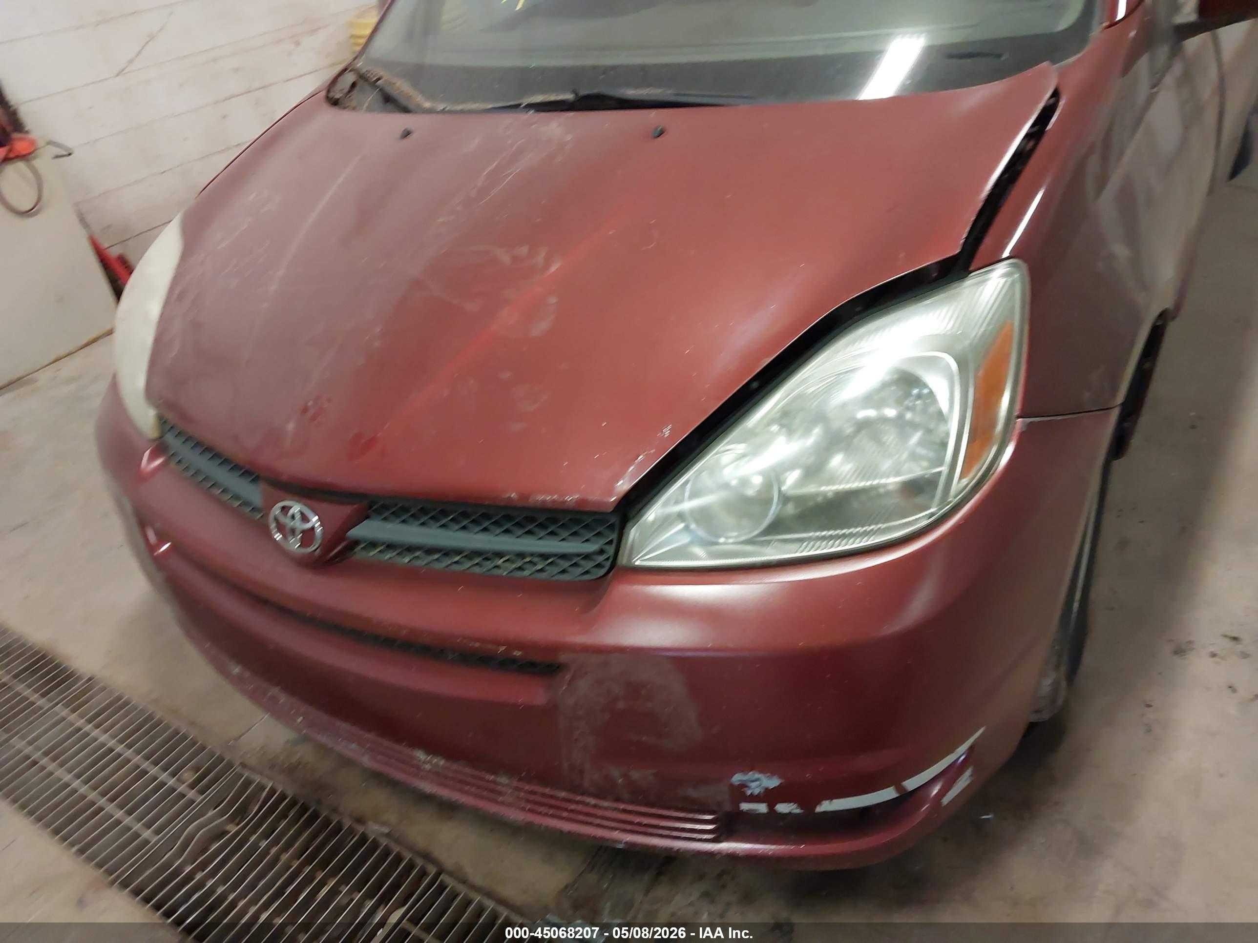 TOYOTA SIENNA image 6
