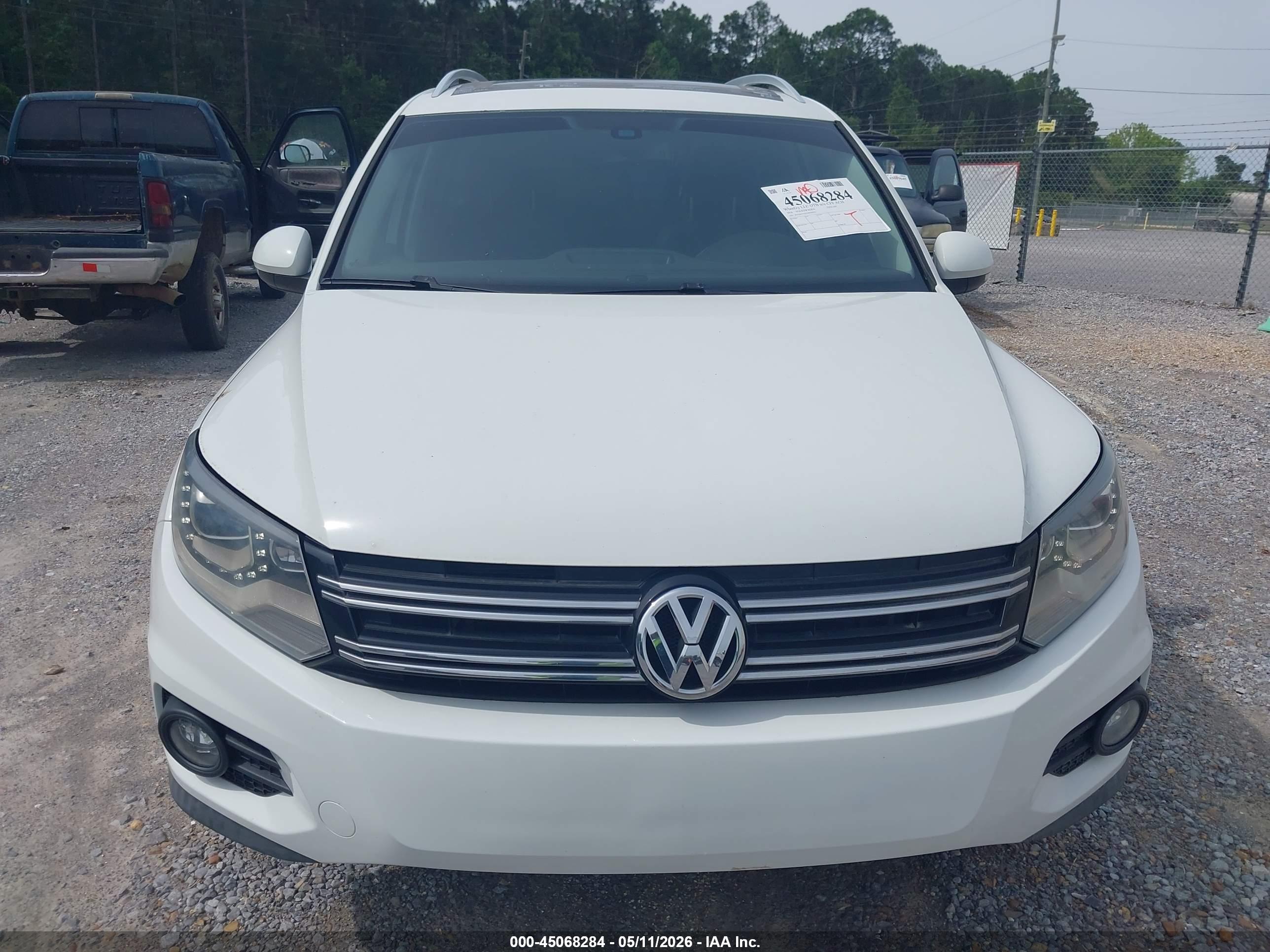 VOLKSWAGEN TIGUAN image 6