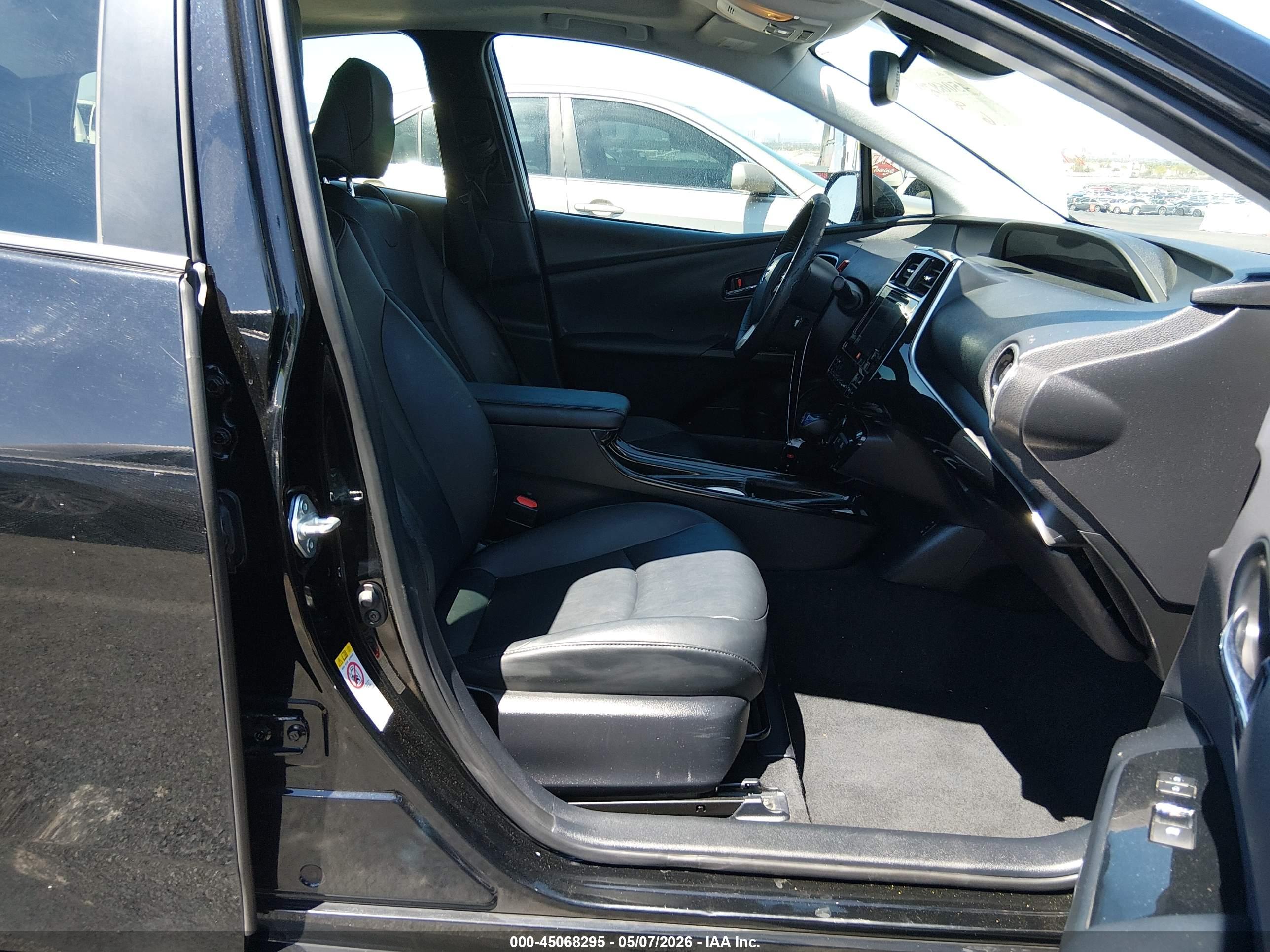 TOYOTA PRIUS image 5