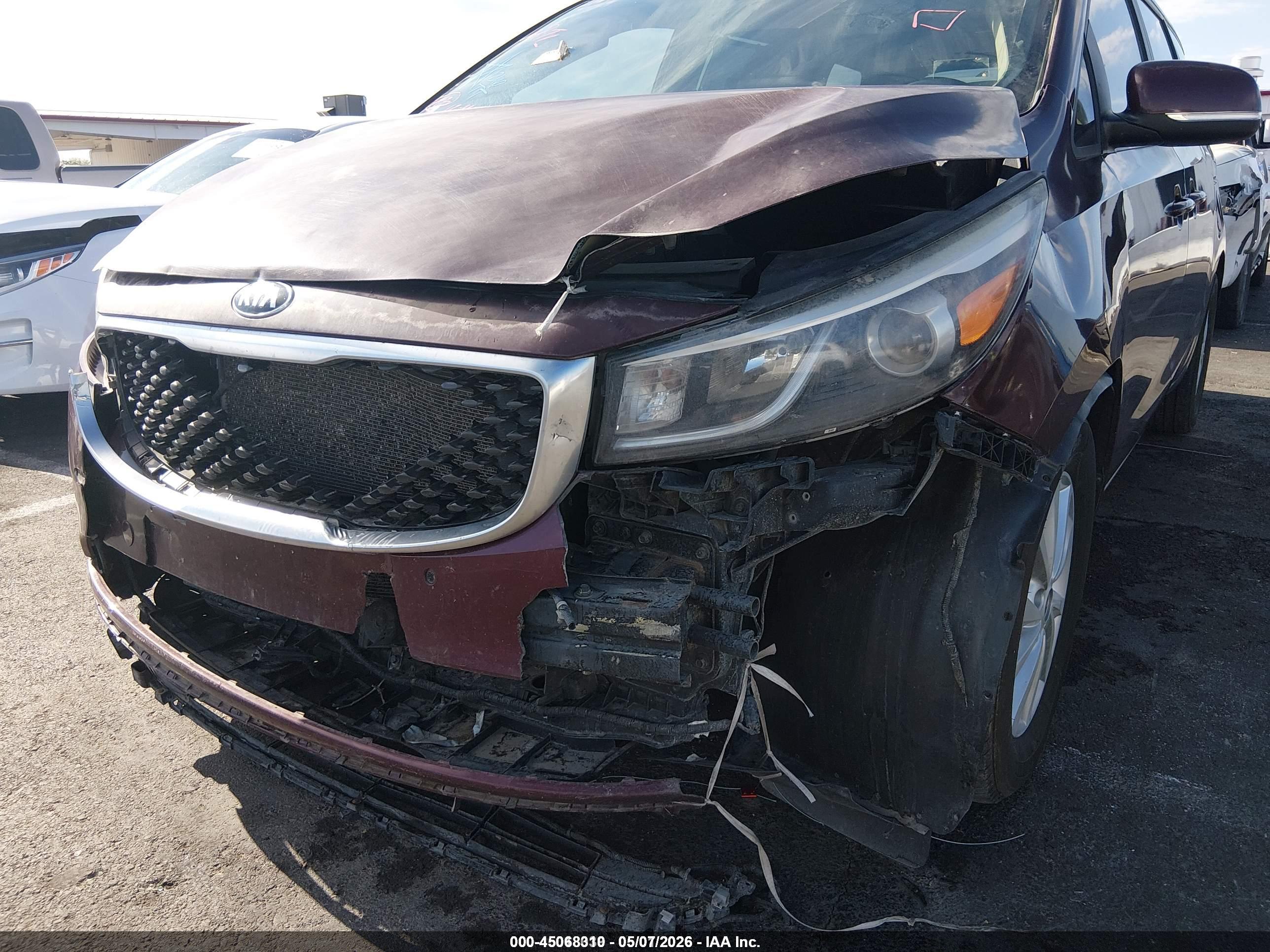 KIA SEDONA image 6
