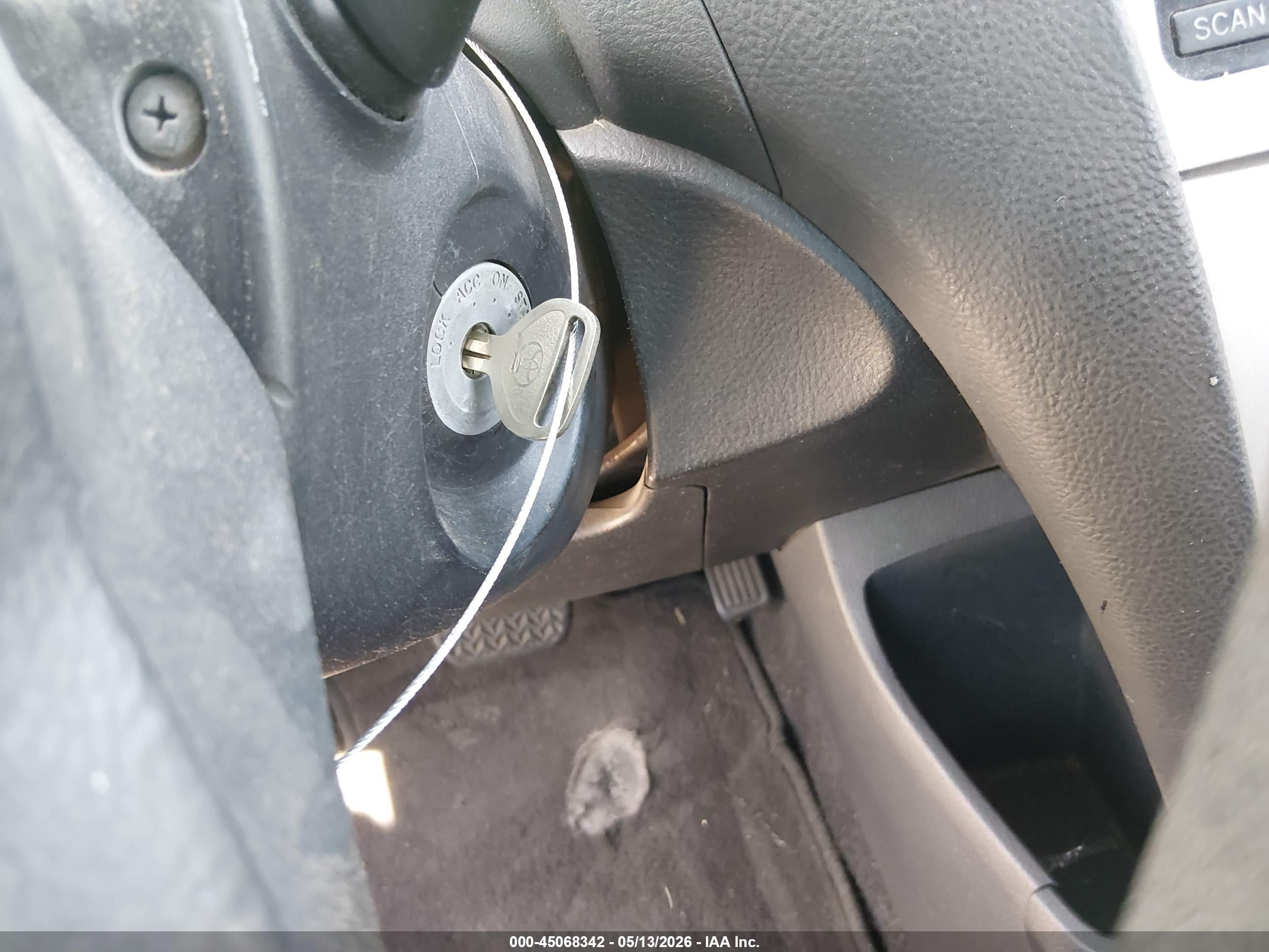 TOYOTA YARIS image 11