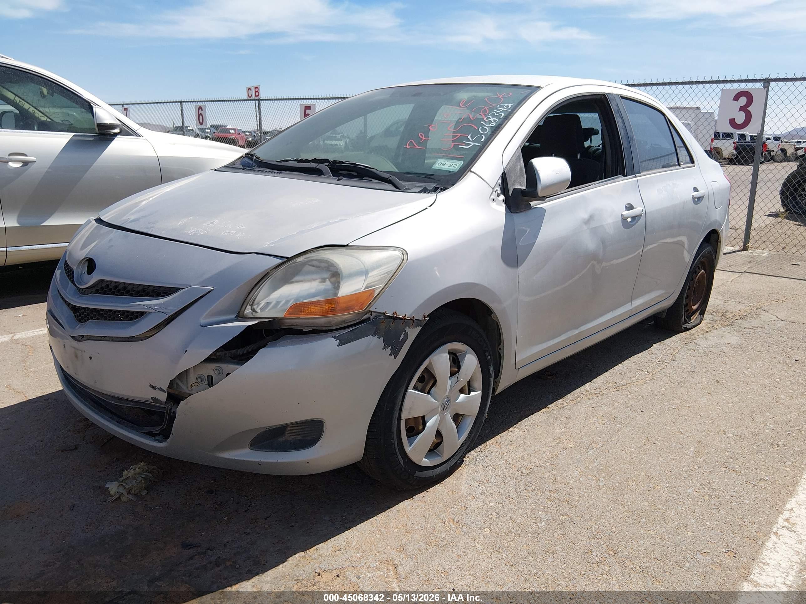 TOYOTA YARIS image 2