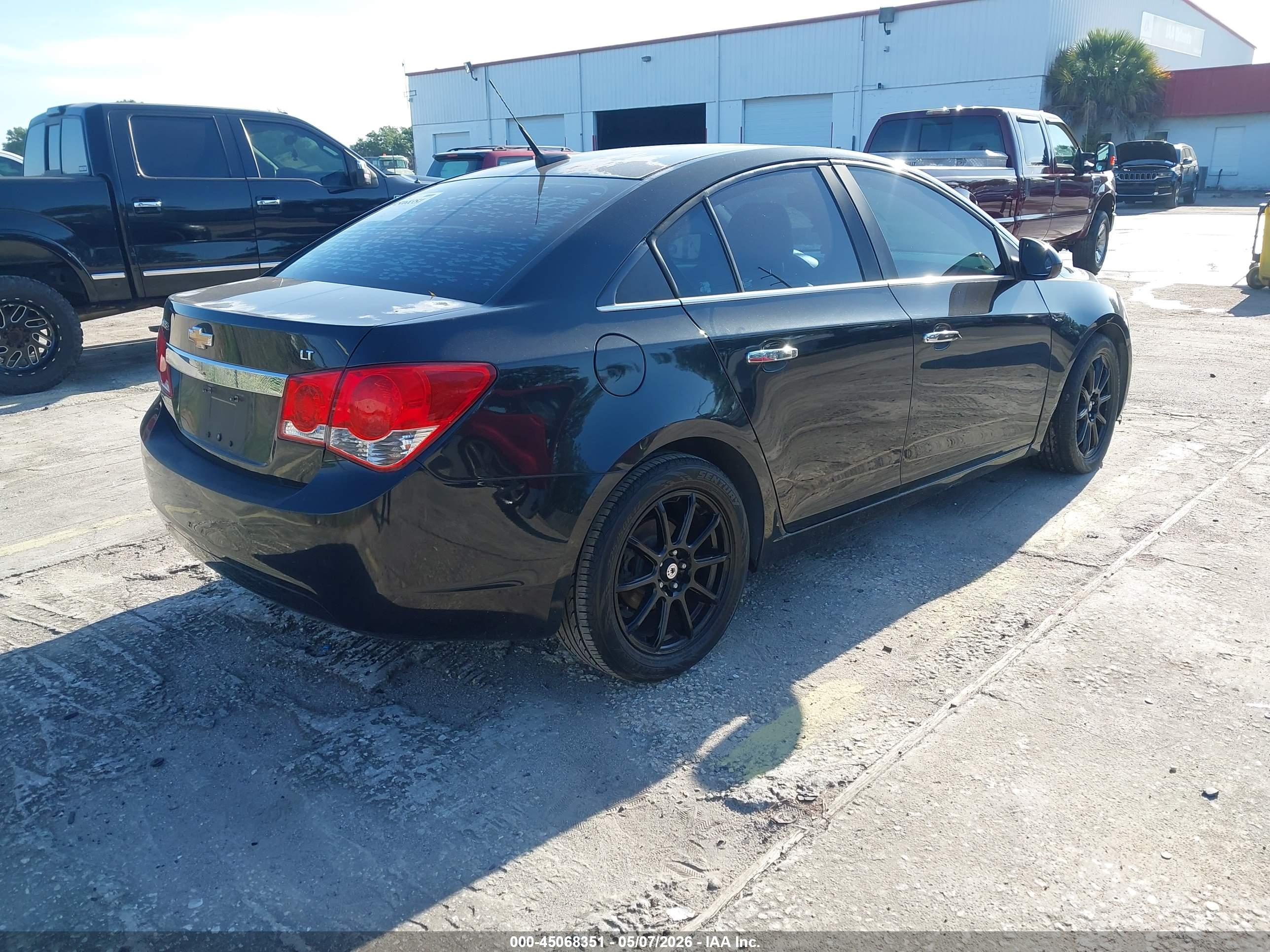 CHEVROLET CRUZE image 4