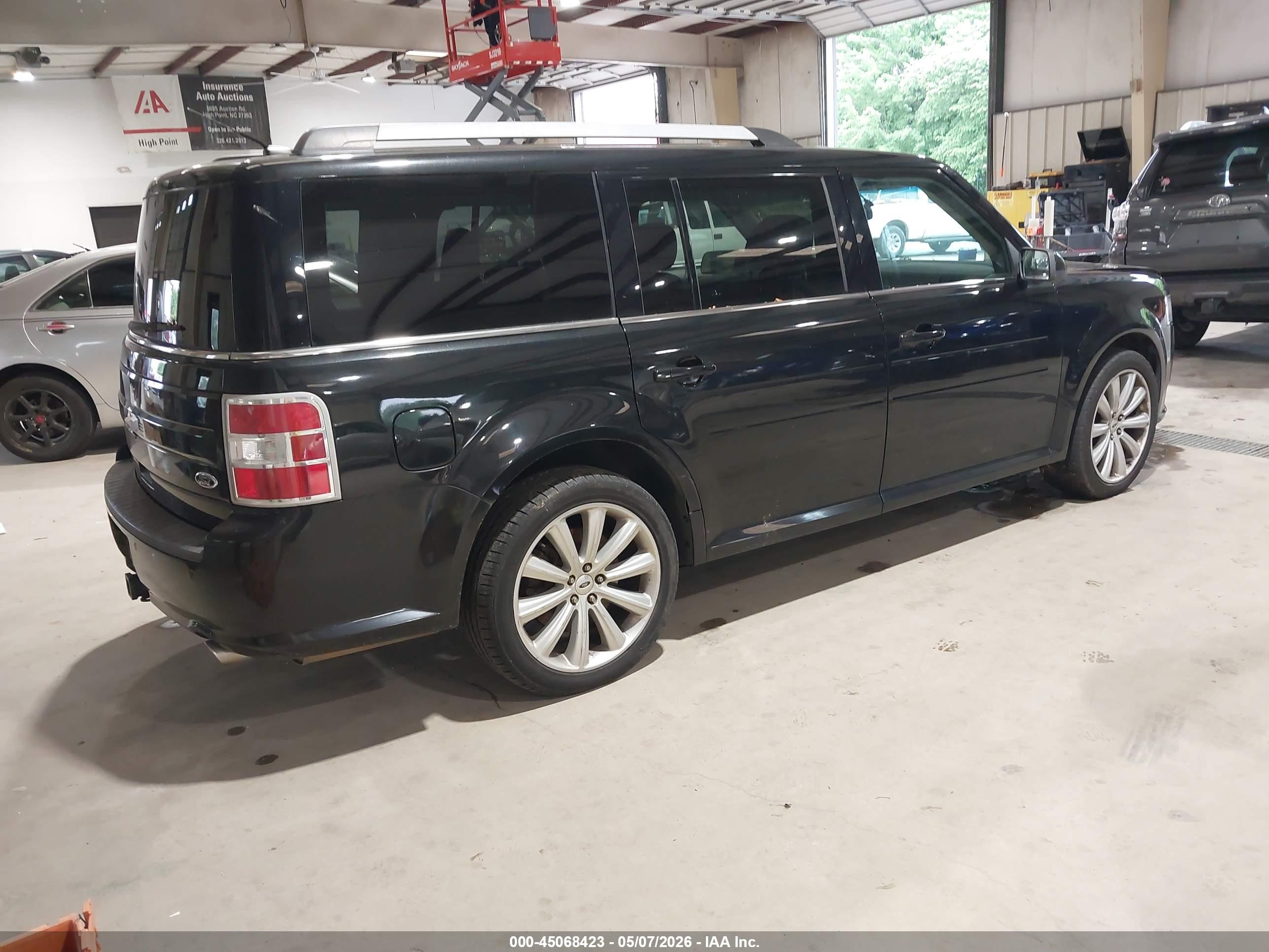FORD FLEX image 4