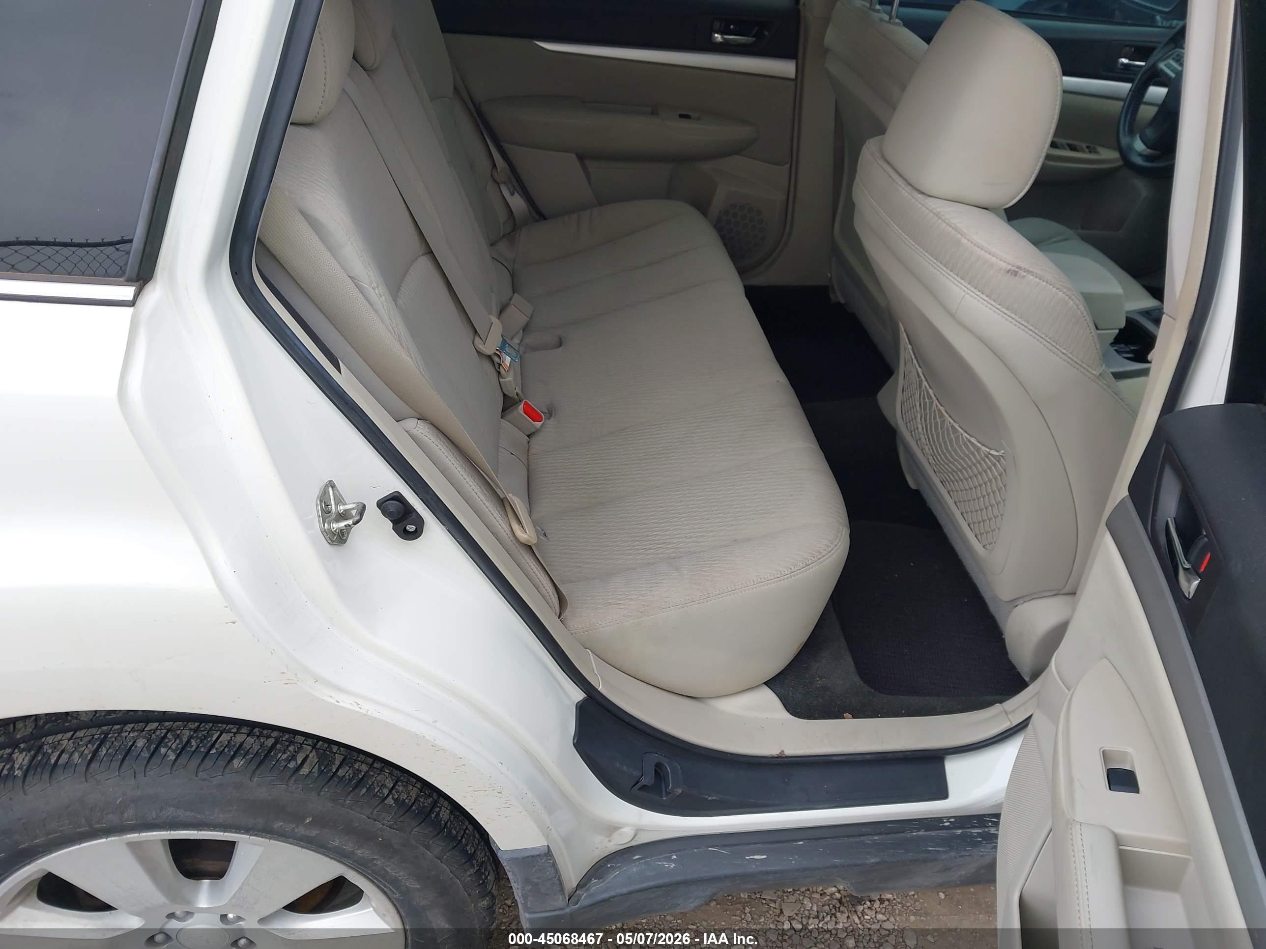 SUBARU OUTBACK image 8