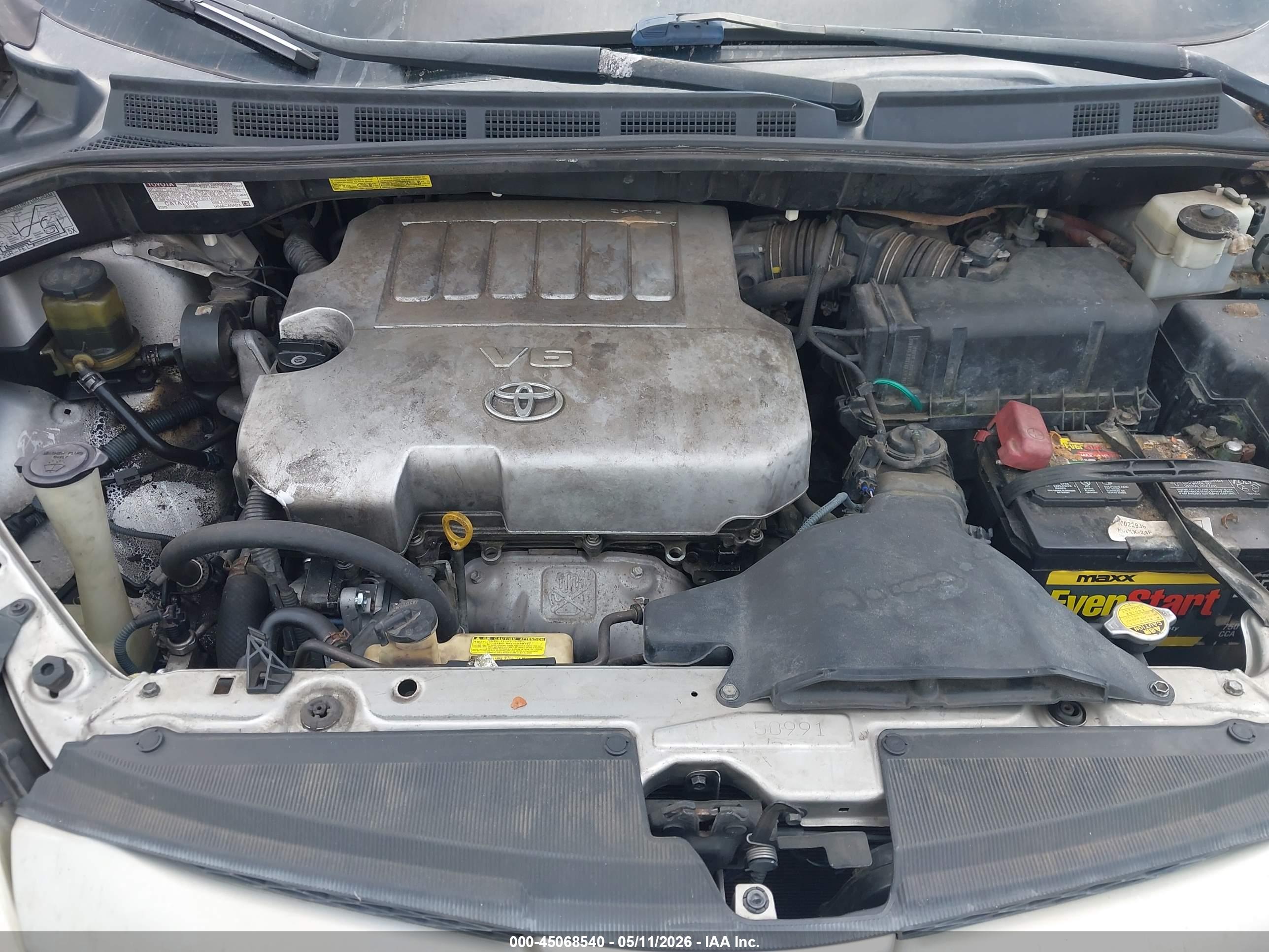 TOYOTA SIENNA image 10