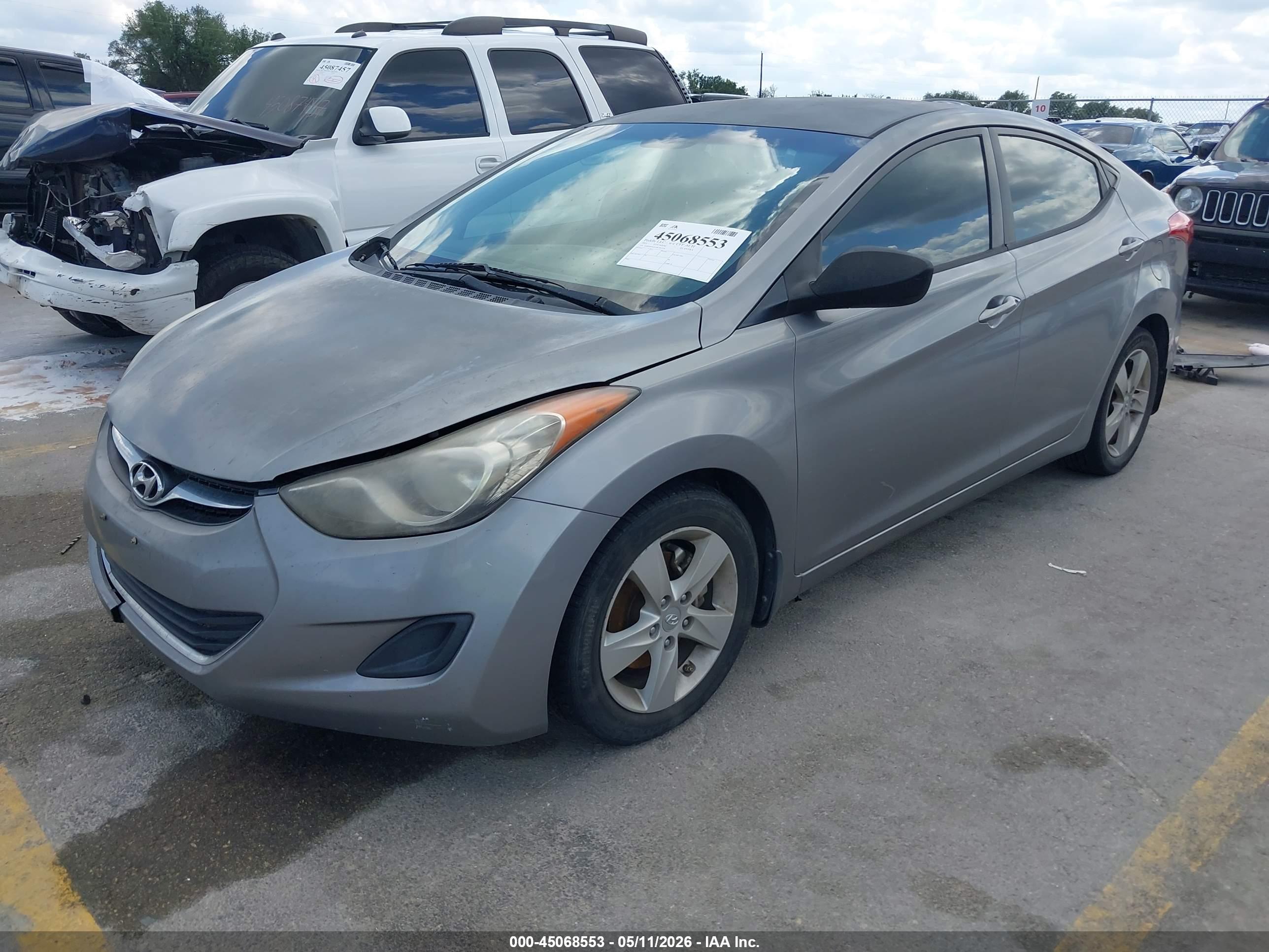 HYUNDAI ELANTRA image 2