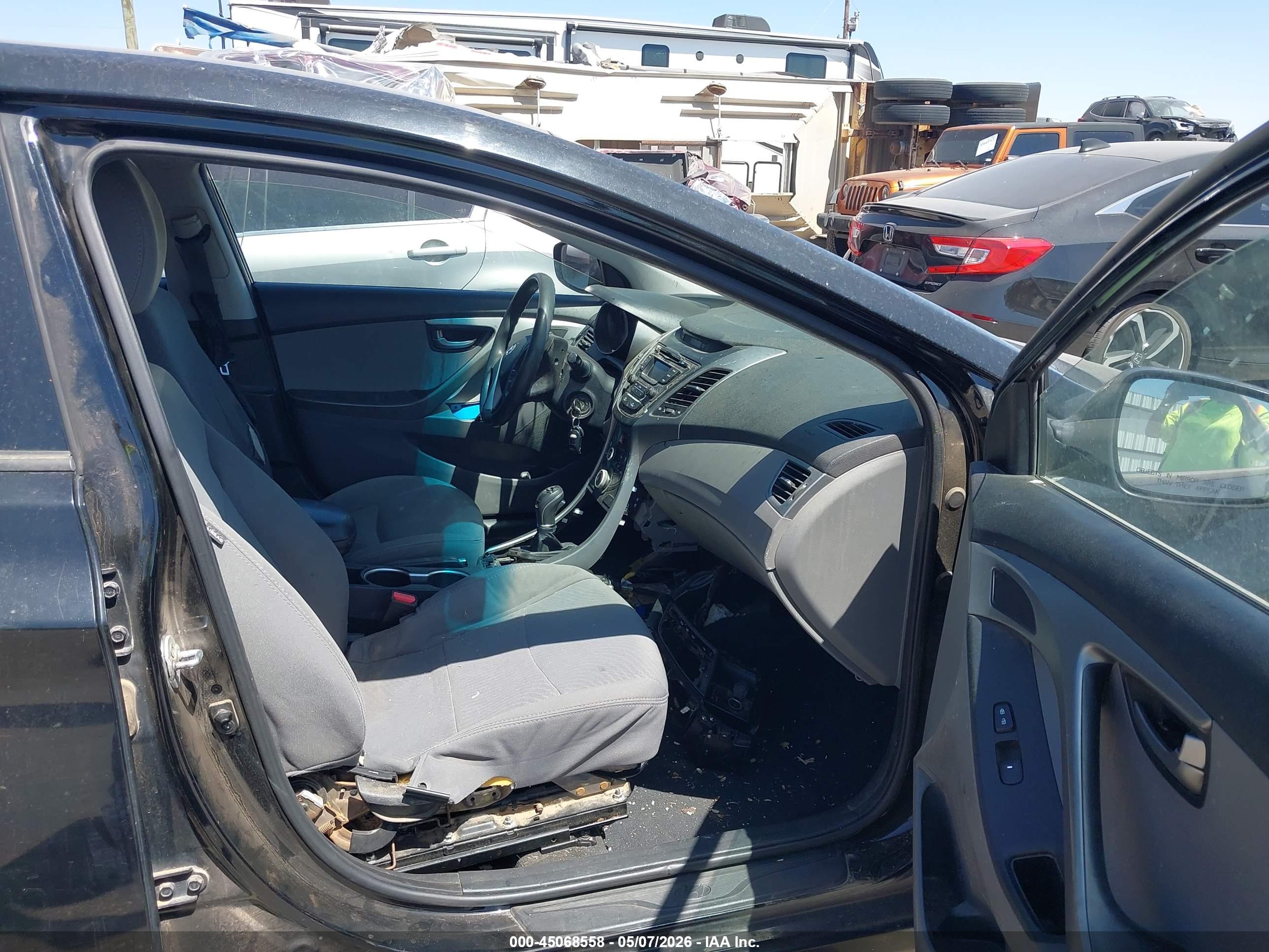 HYUNDAI ELANTRA image 5