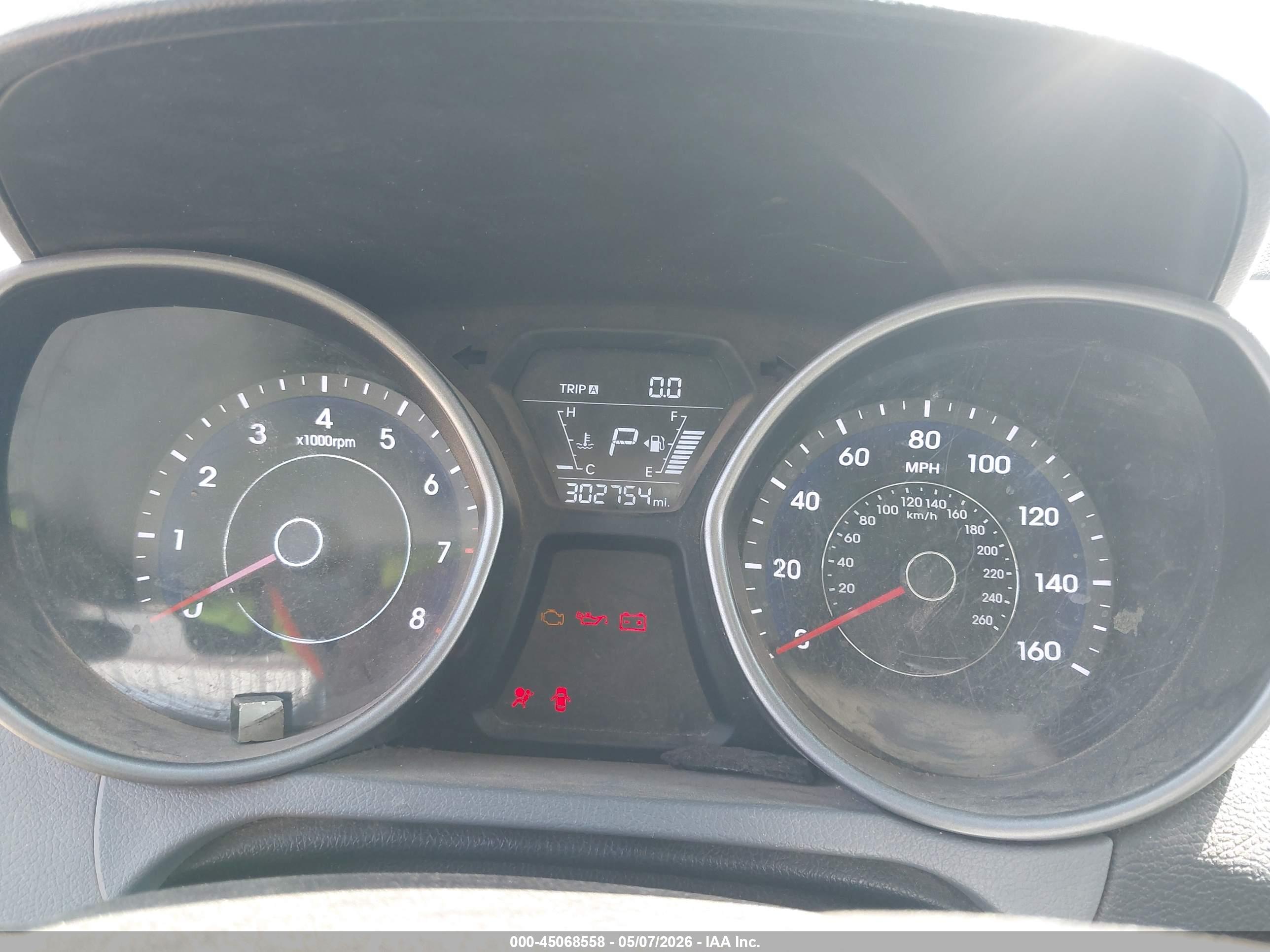 HYUNDAI ELANTRA image 7