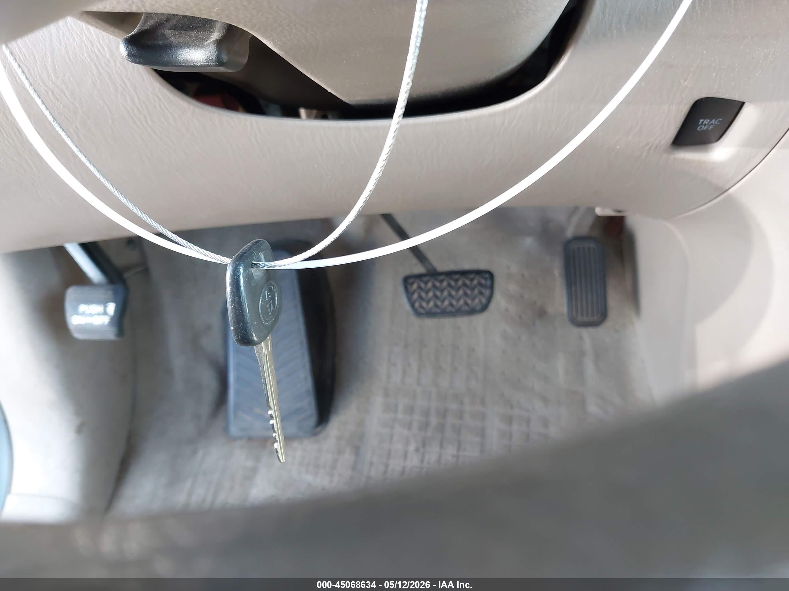 TOYOTA SIENNA image 11