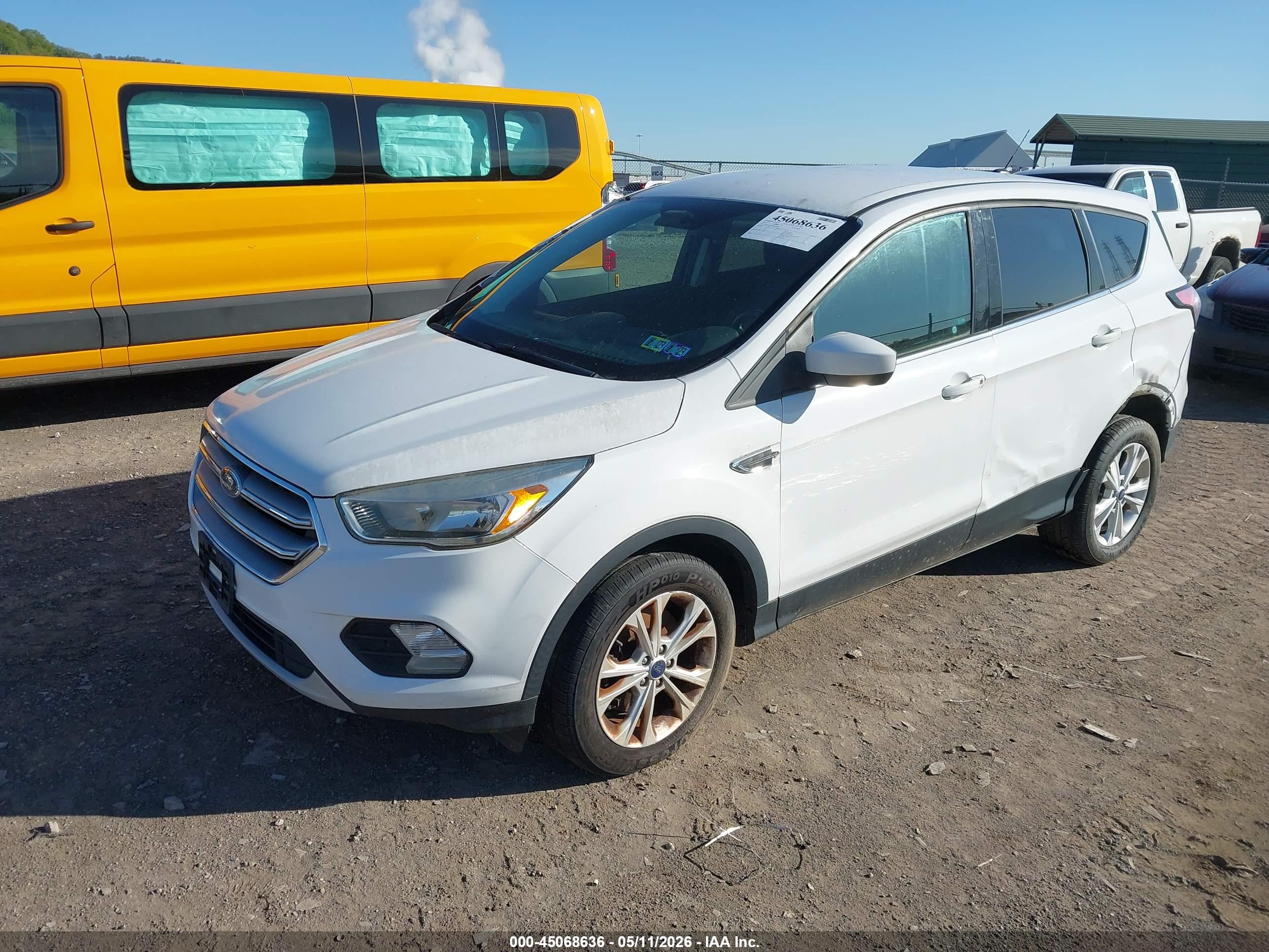 FORD ESCAPE image 2