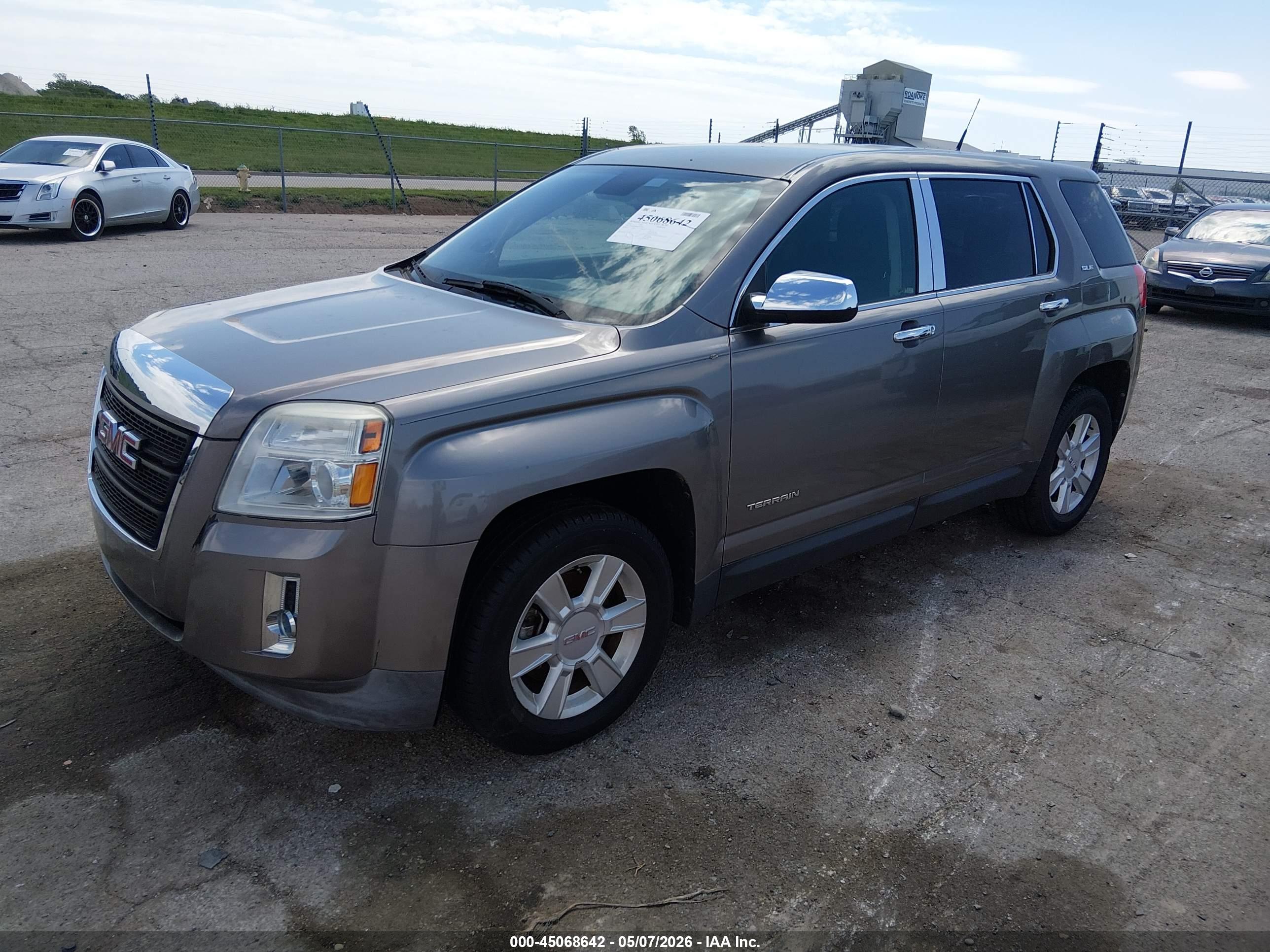 GMC TERRAIN image 2