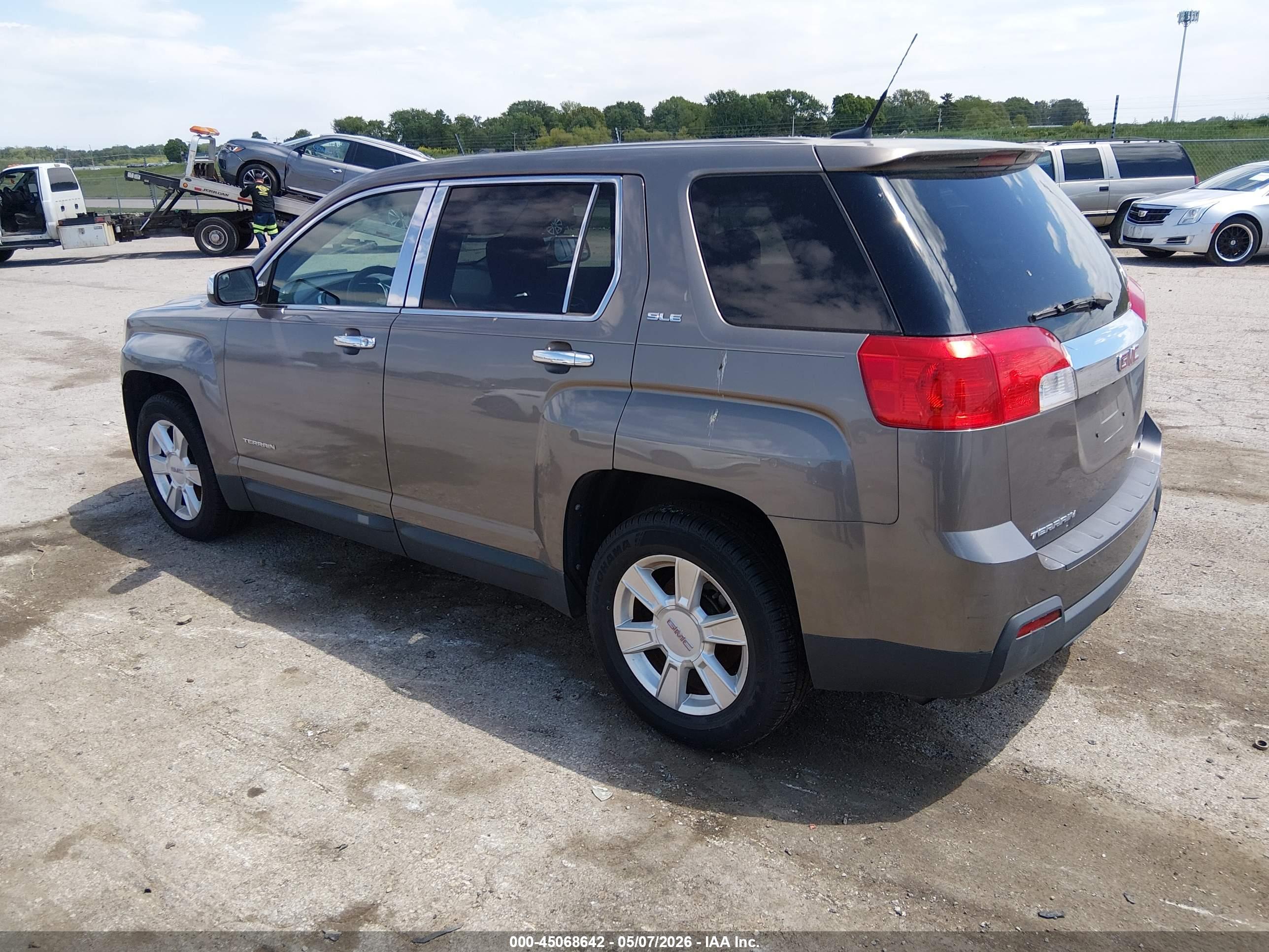 GMC TERRAIN image 3