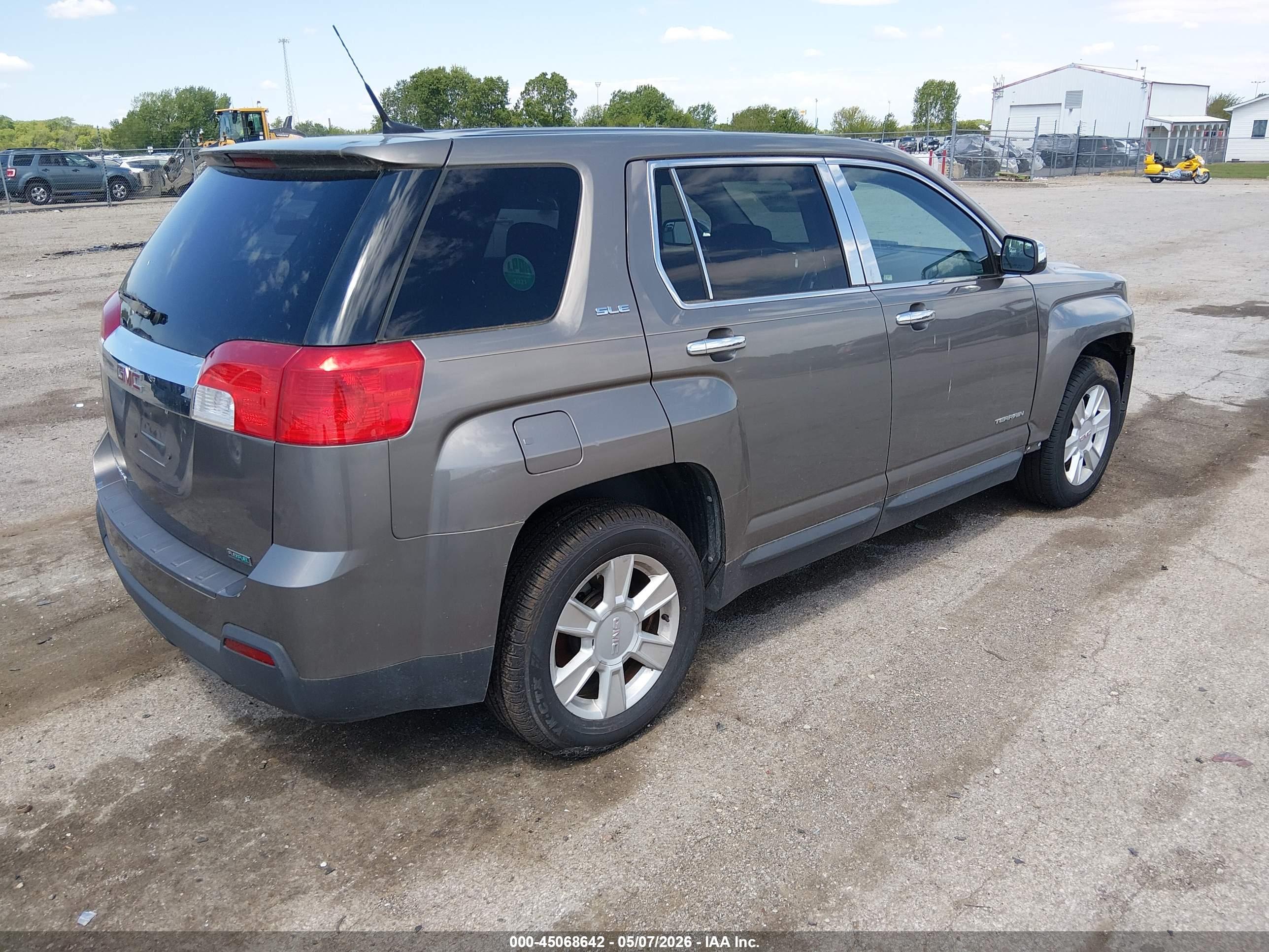 GMC TERRAIN image 4
