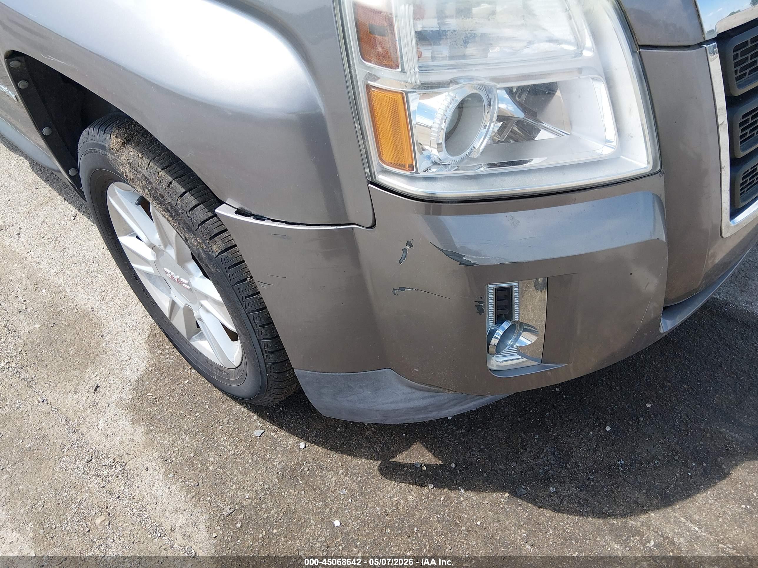 GMC TERRAIN image 6