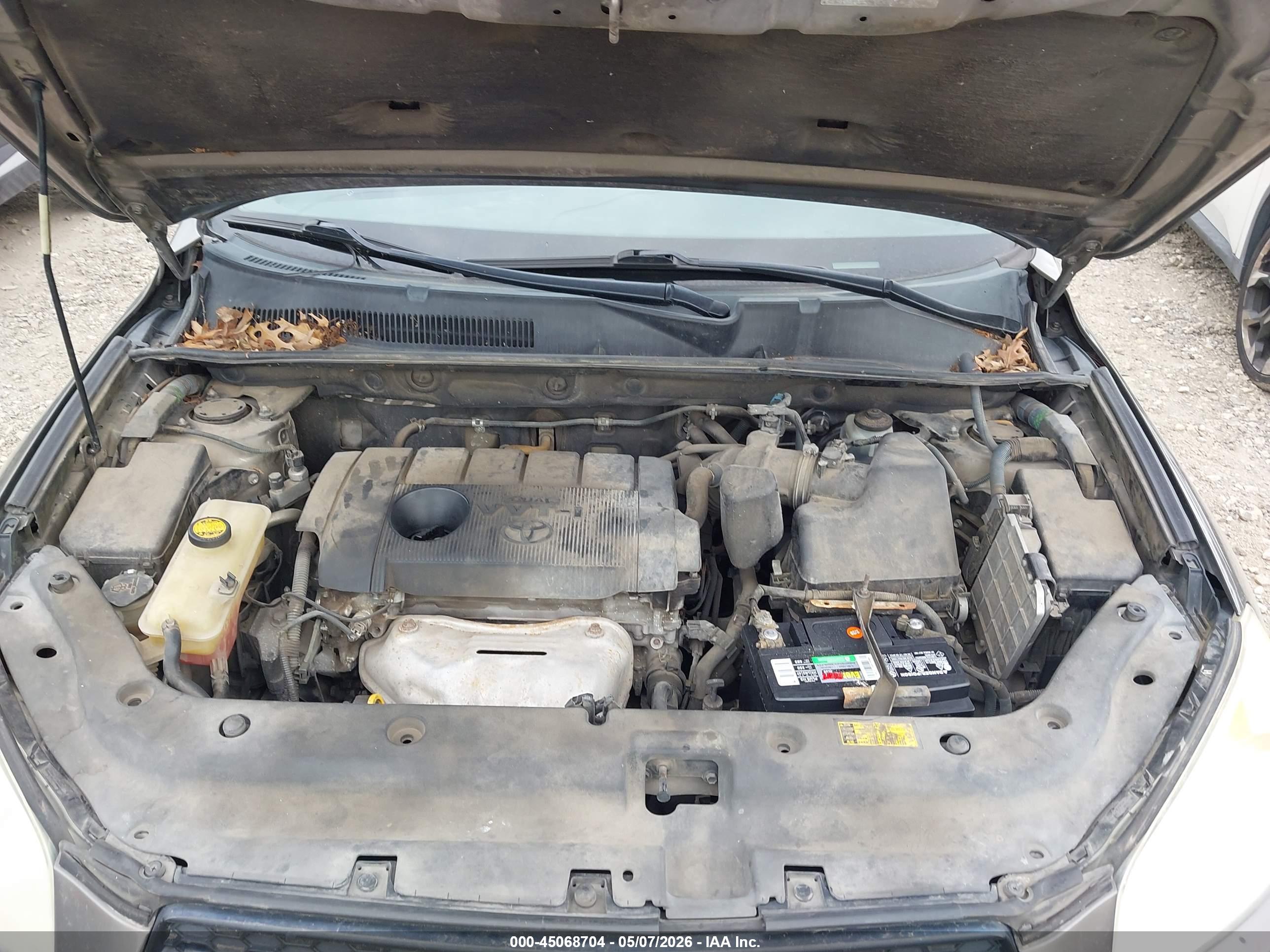 TOYOTA RAV4 image 10