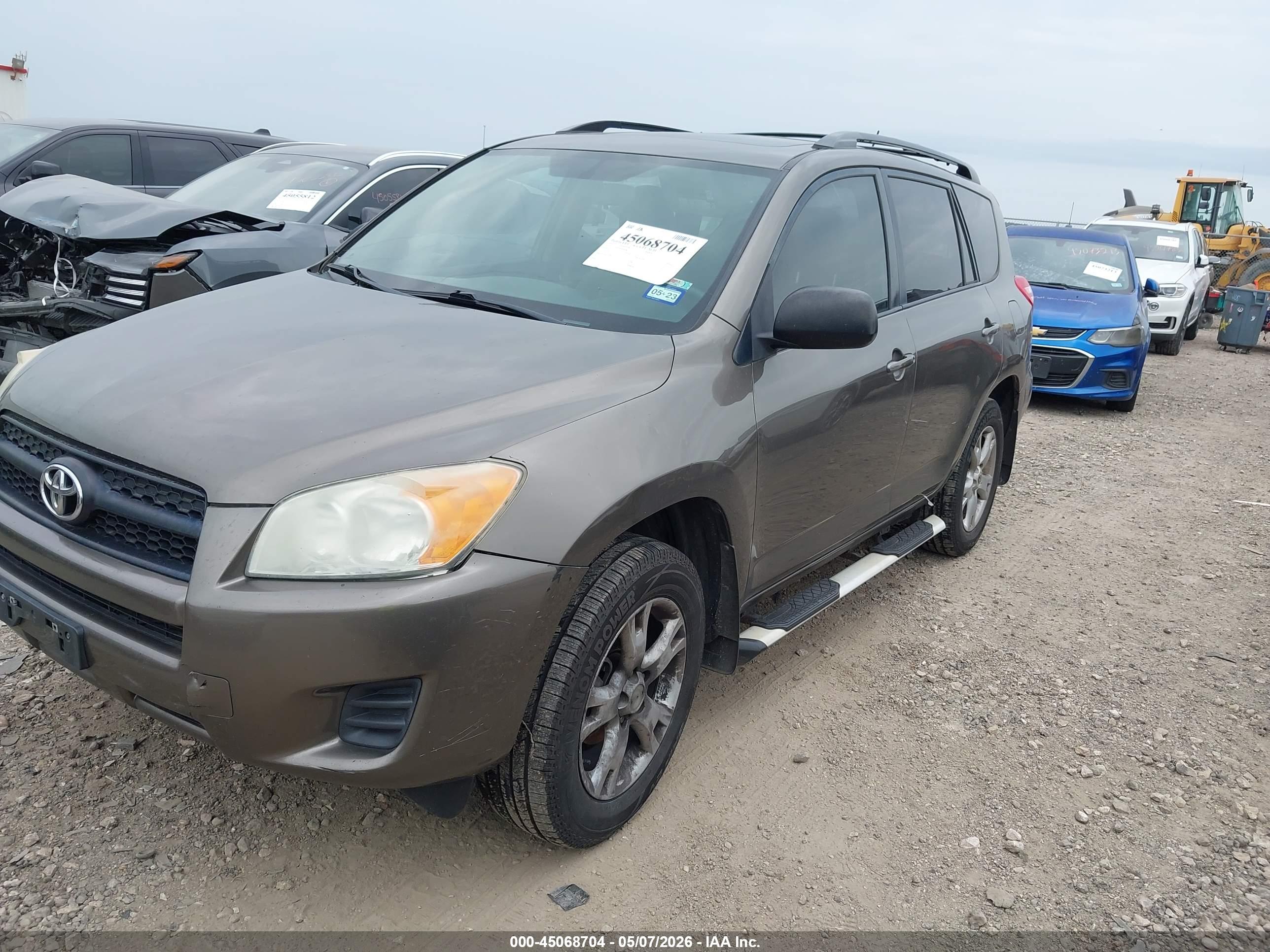 TOYOTA RAV4 image 2