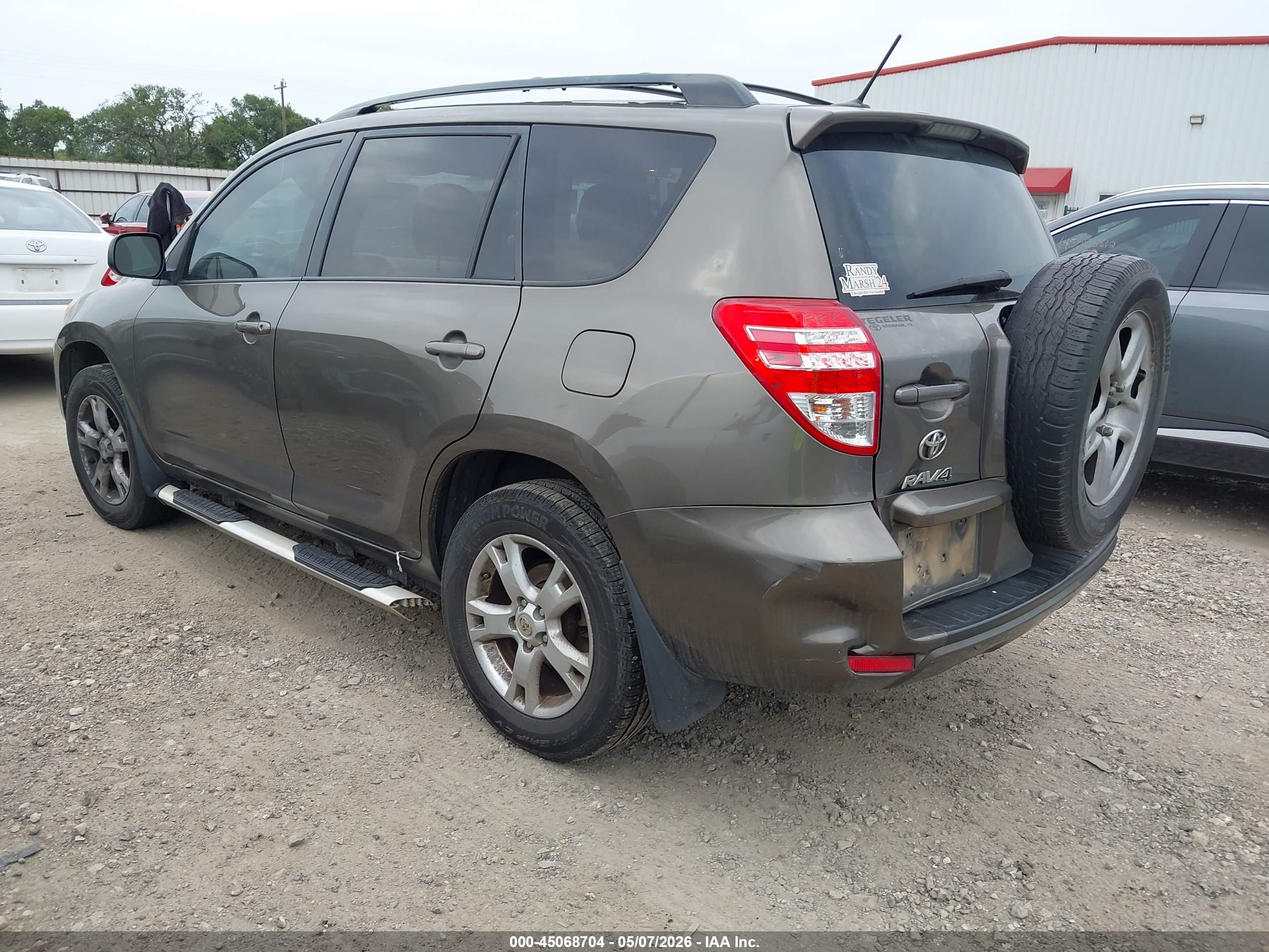 TOYOTA RAV4 image 3