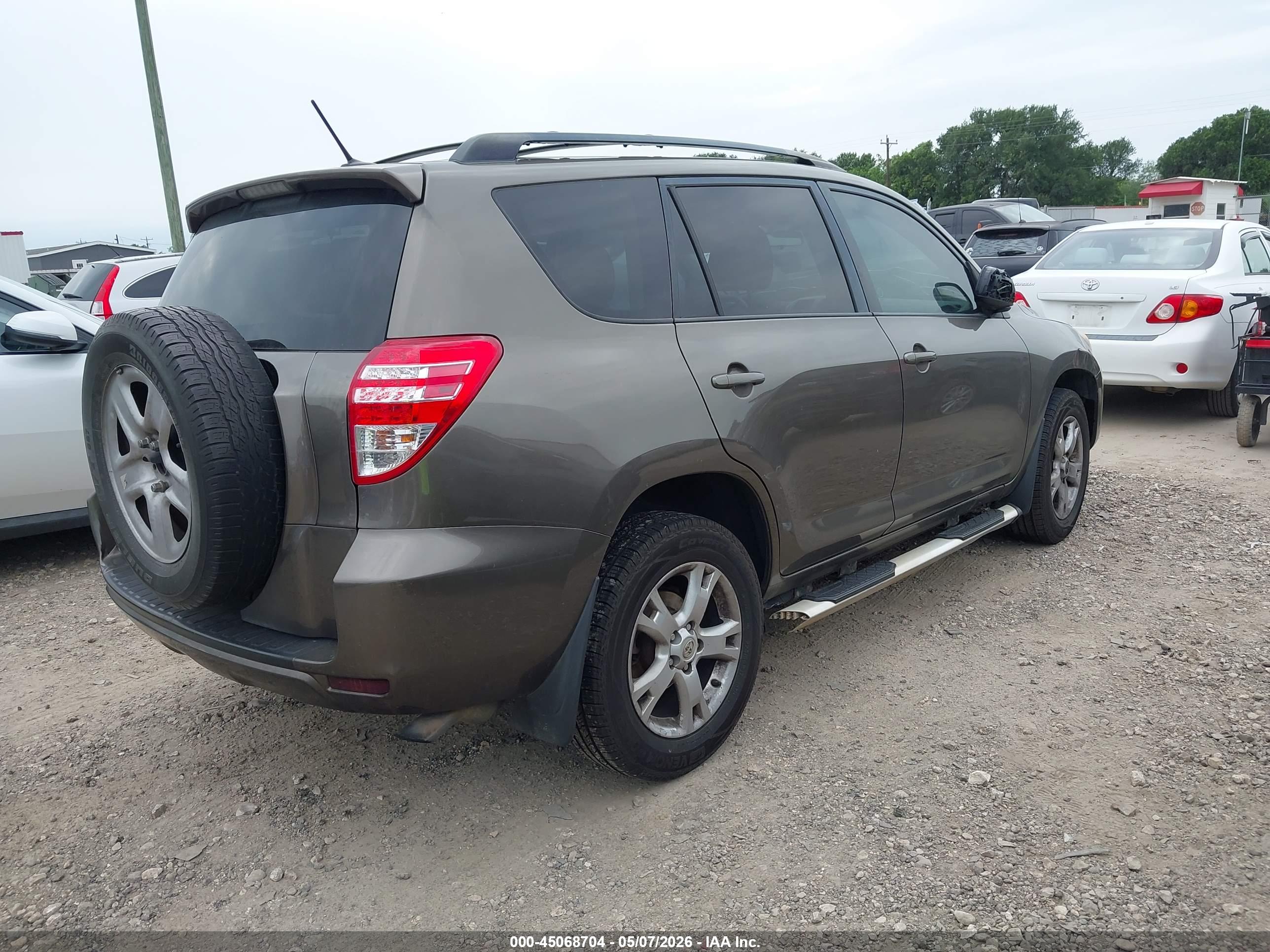 TOYOTA RAV4 image 4