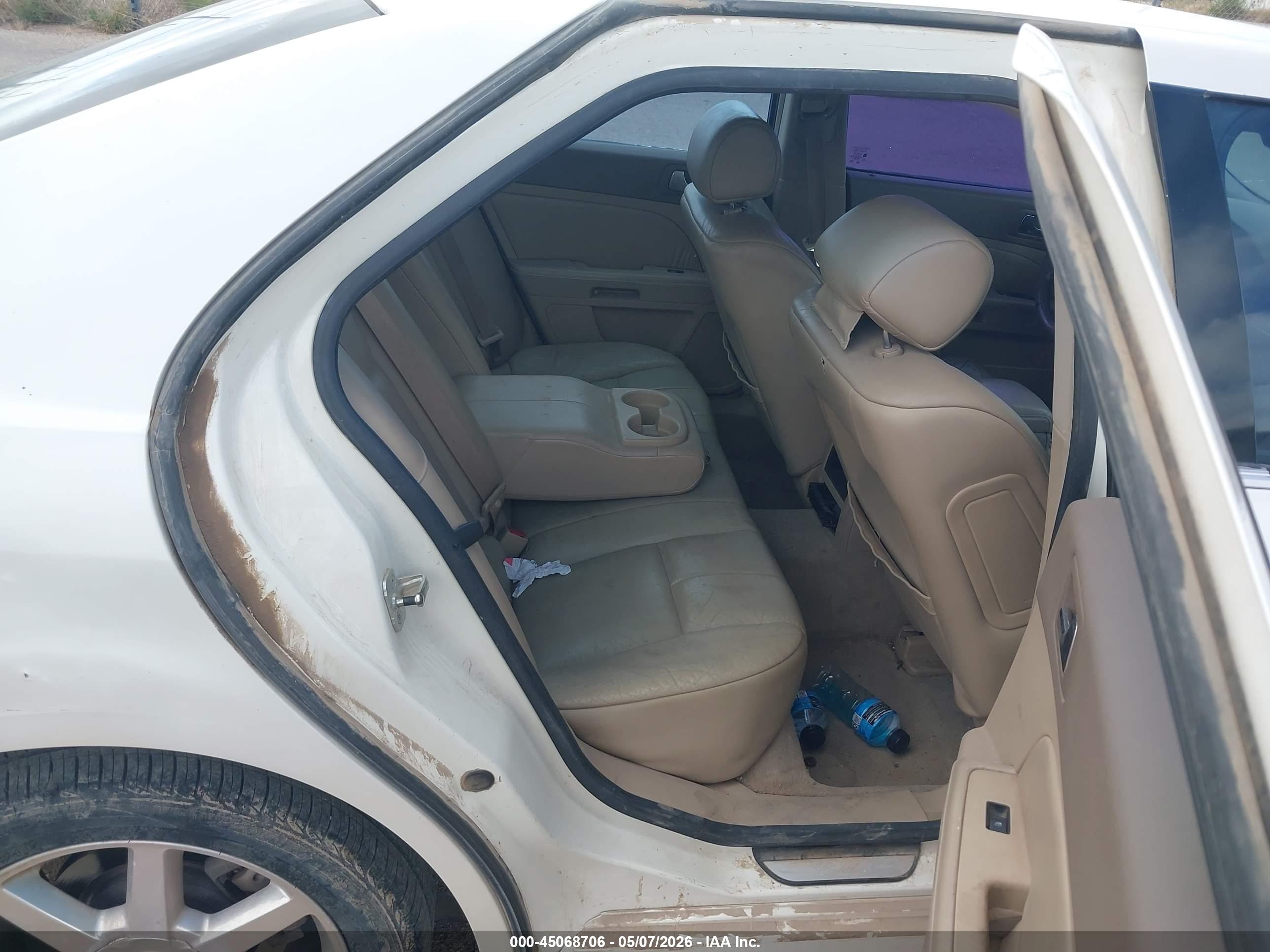 CADILLAC STS image 8