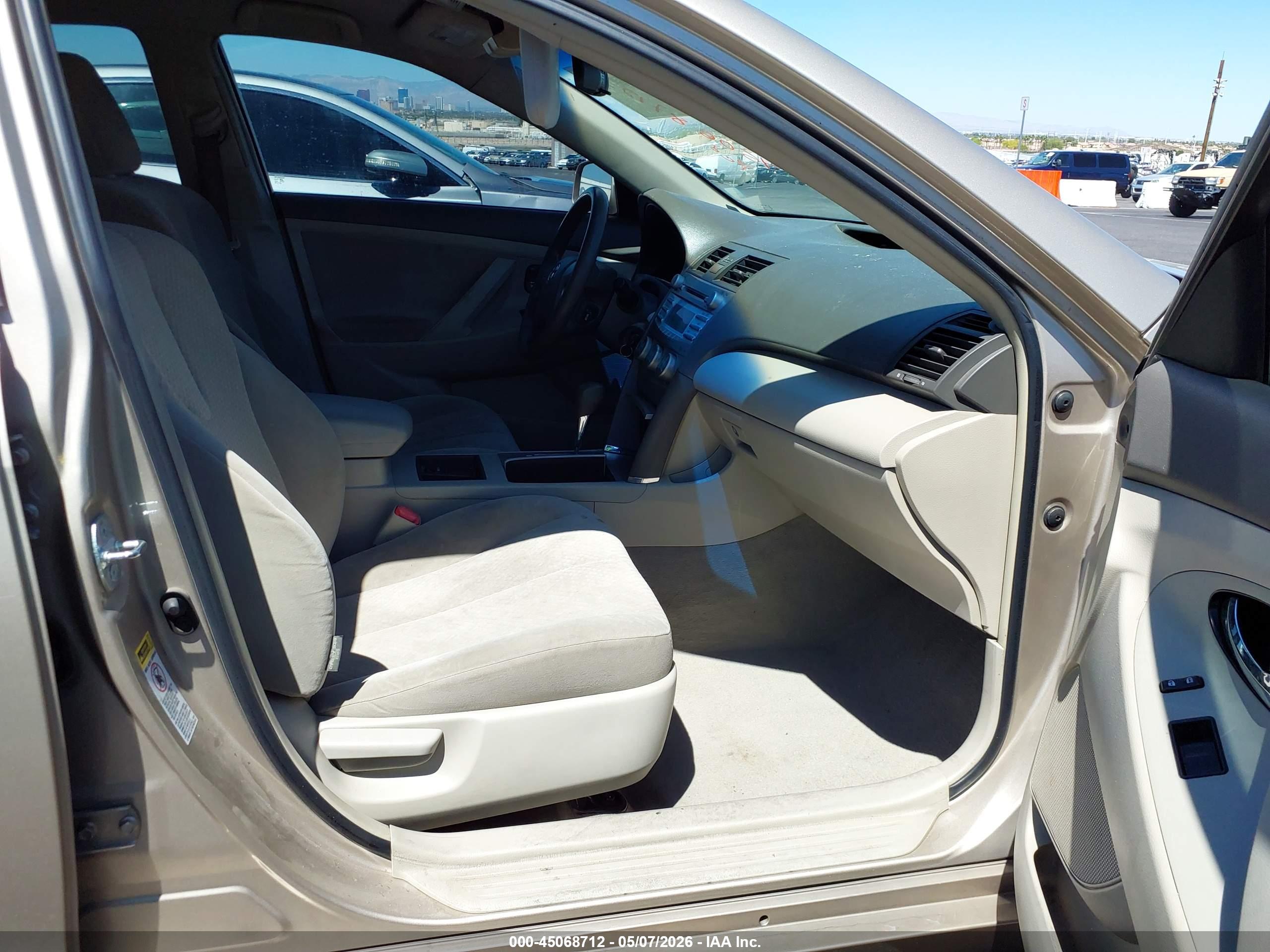 TOYOTA CAMRY image 5
