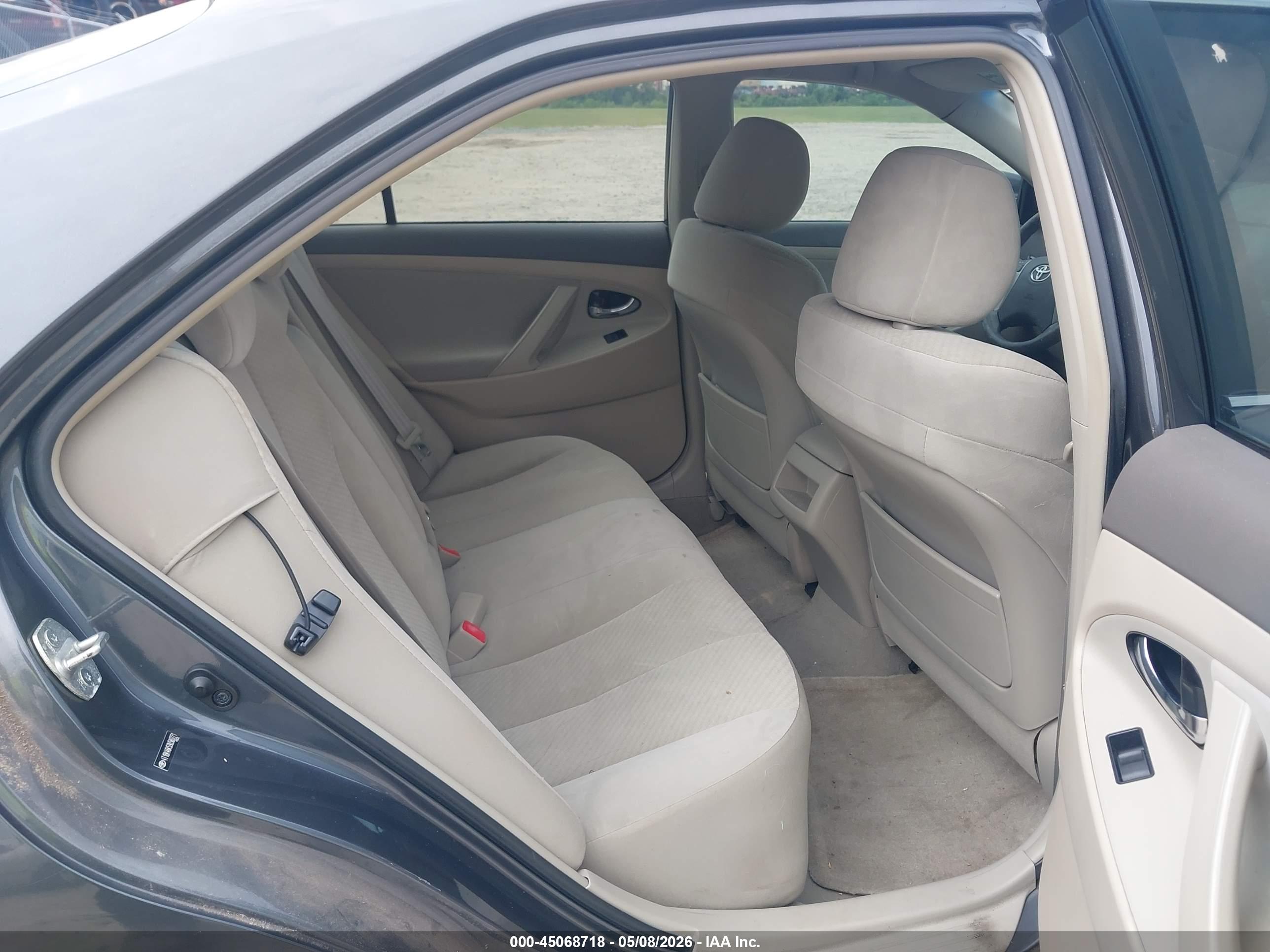 TOYOTA CAMRY image 8