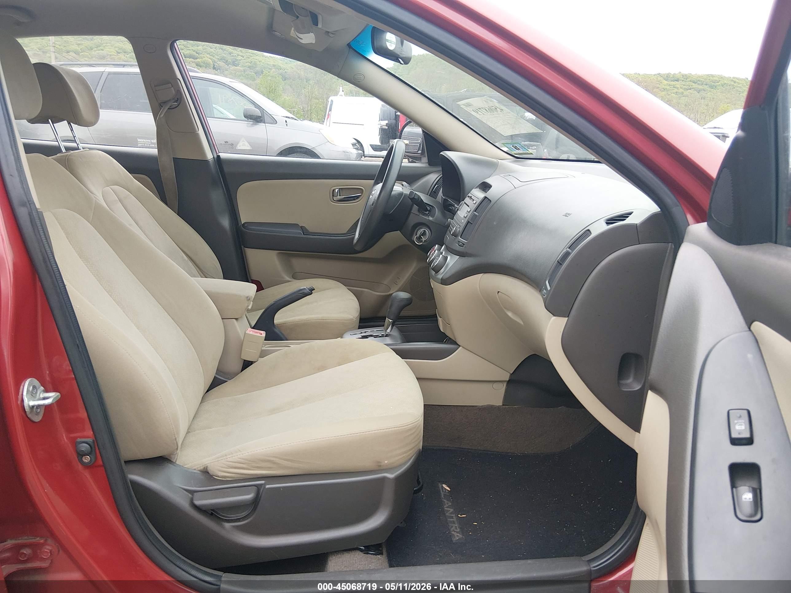 HYUNDAI ELANTRA image 5