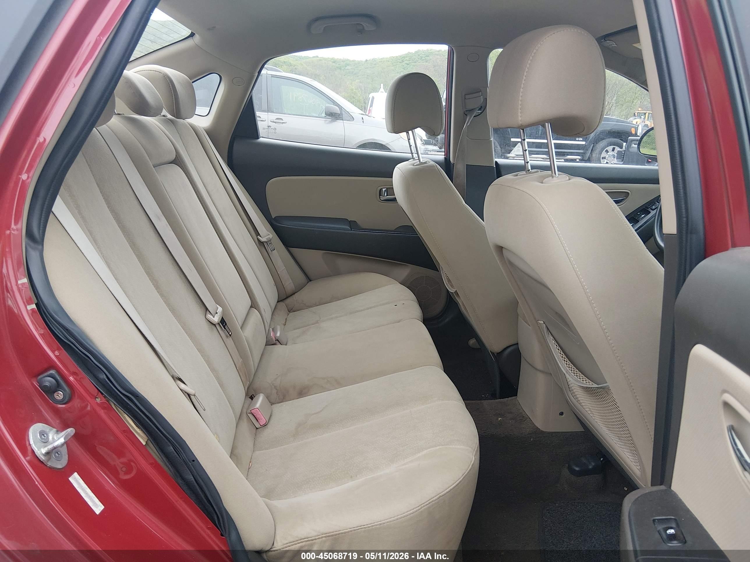 HYUNDAI ELANTRA image 8
