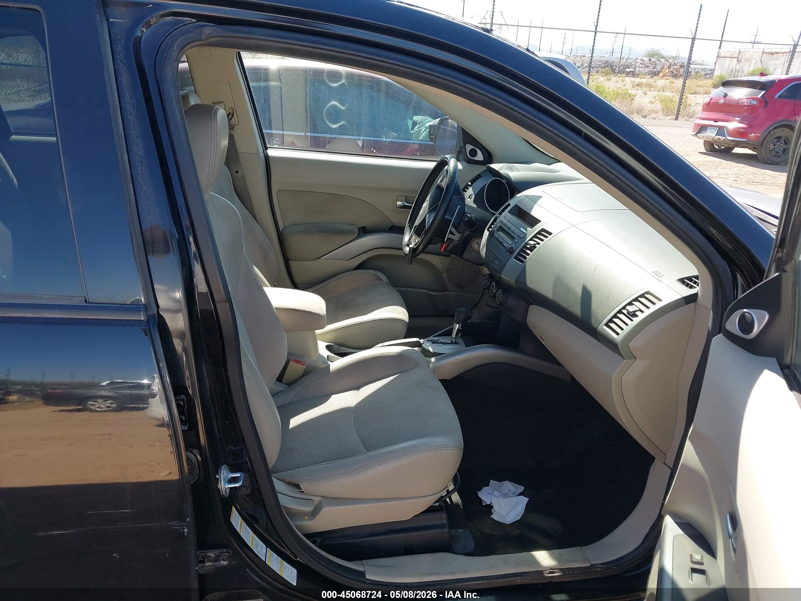 MITSUBISHI OUTLANDER image 5