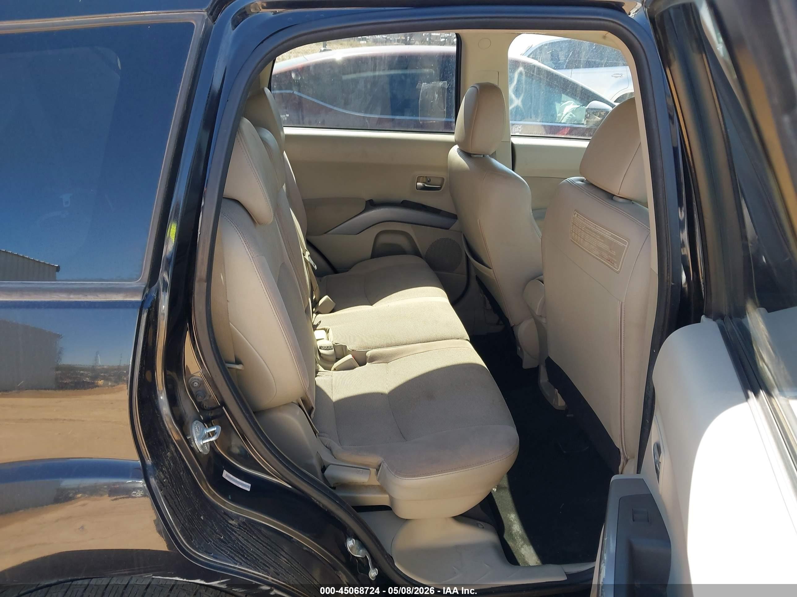 MITSUBISHI OUTLANDER image 8