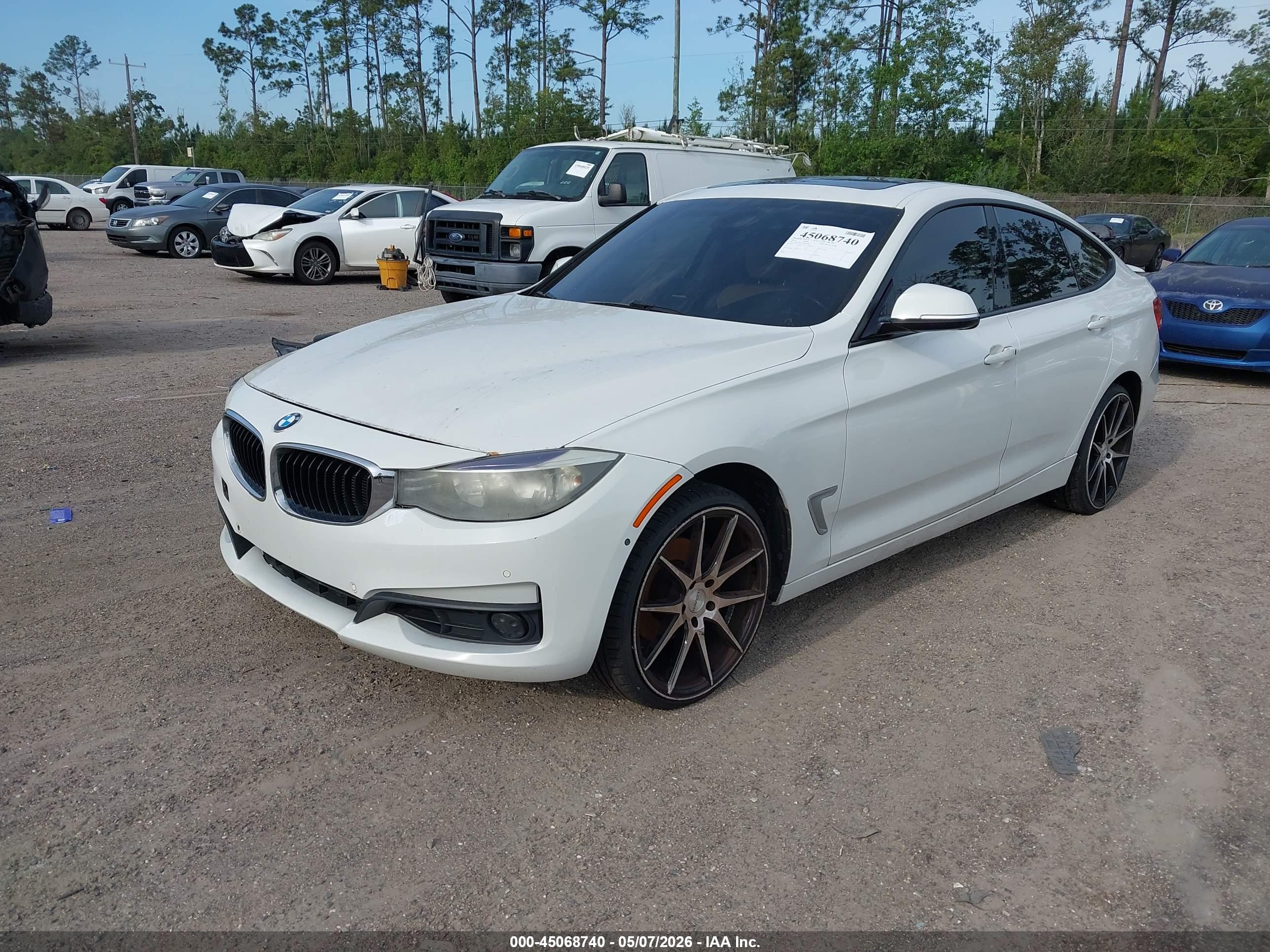 BMW 328I image 2