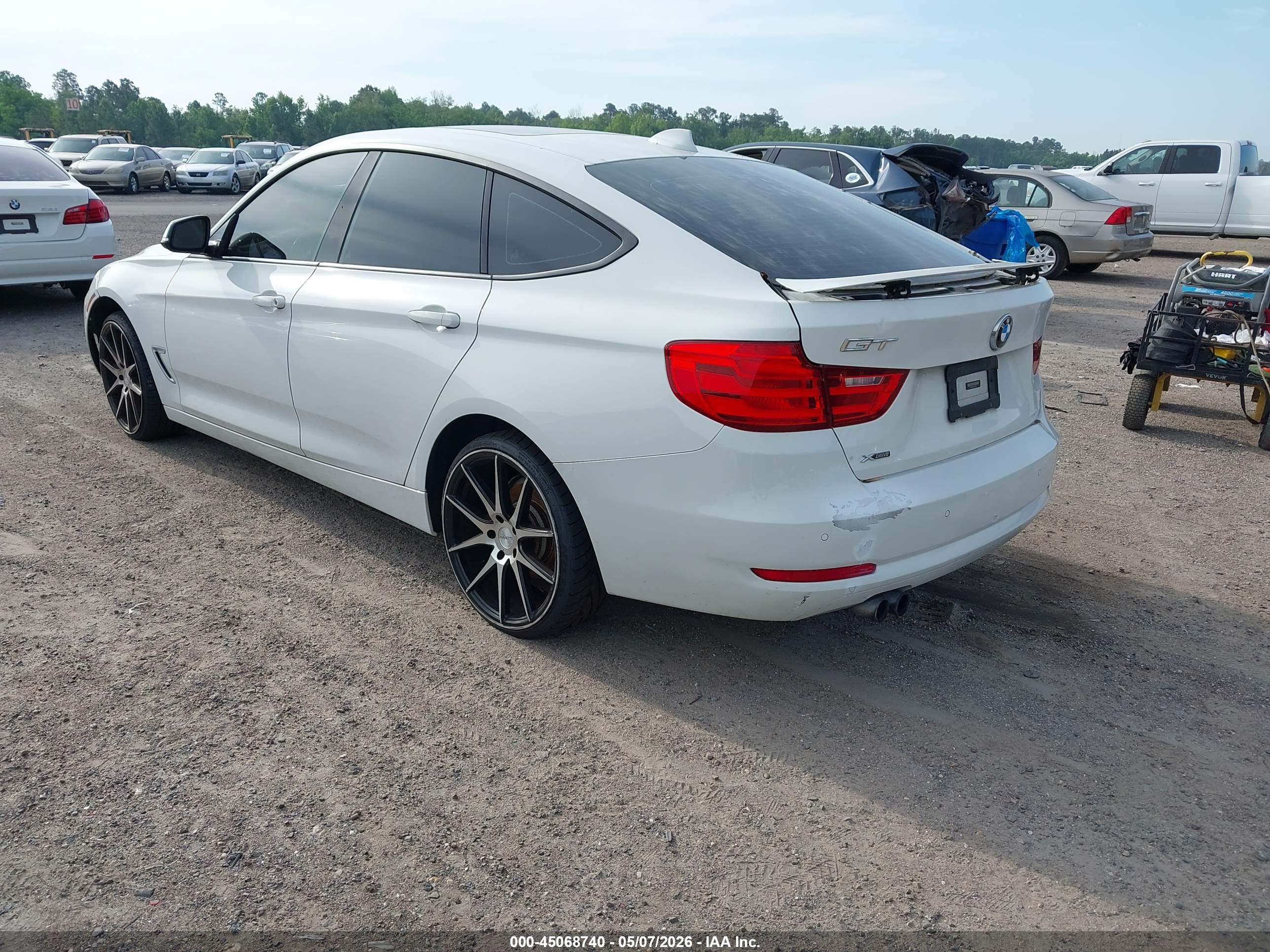 BMW 328I image 3