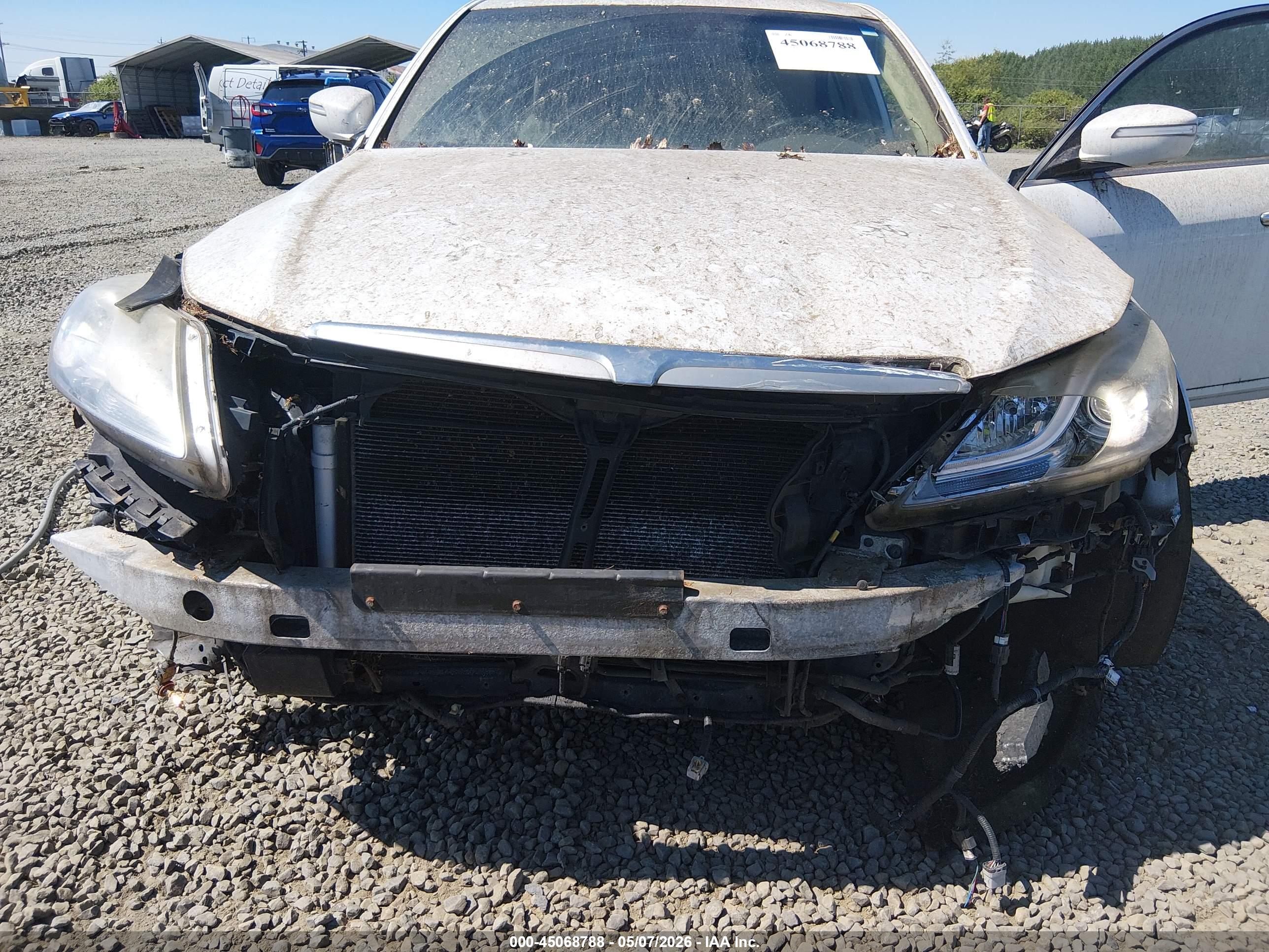HYUNDAI GENESIS image 6