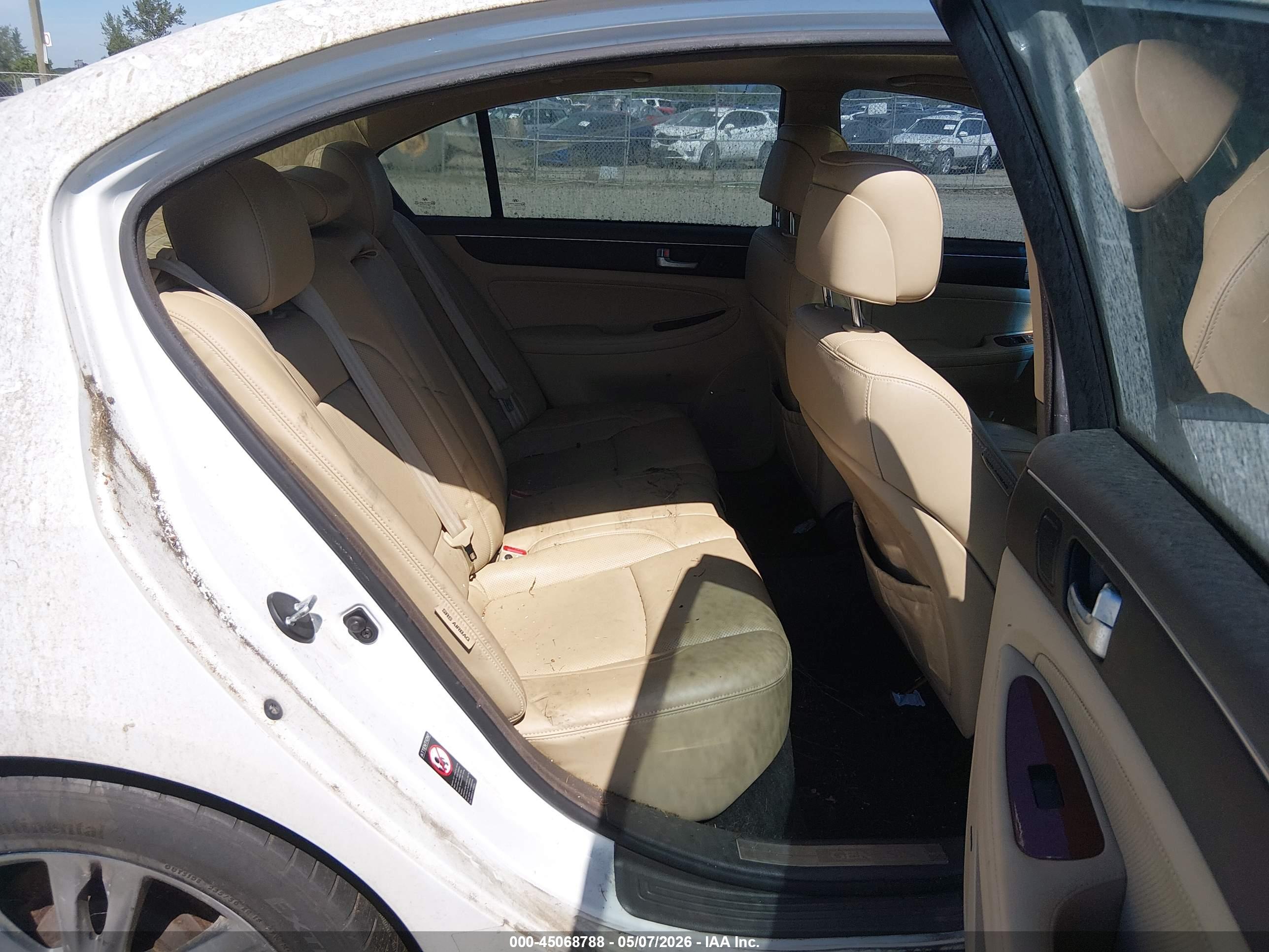 HYUNDAI GENESIS image 8
