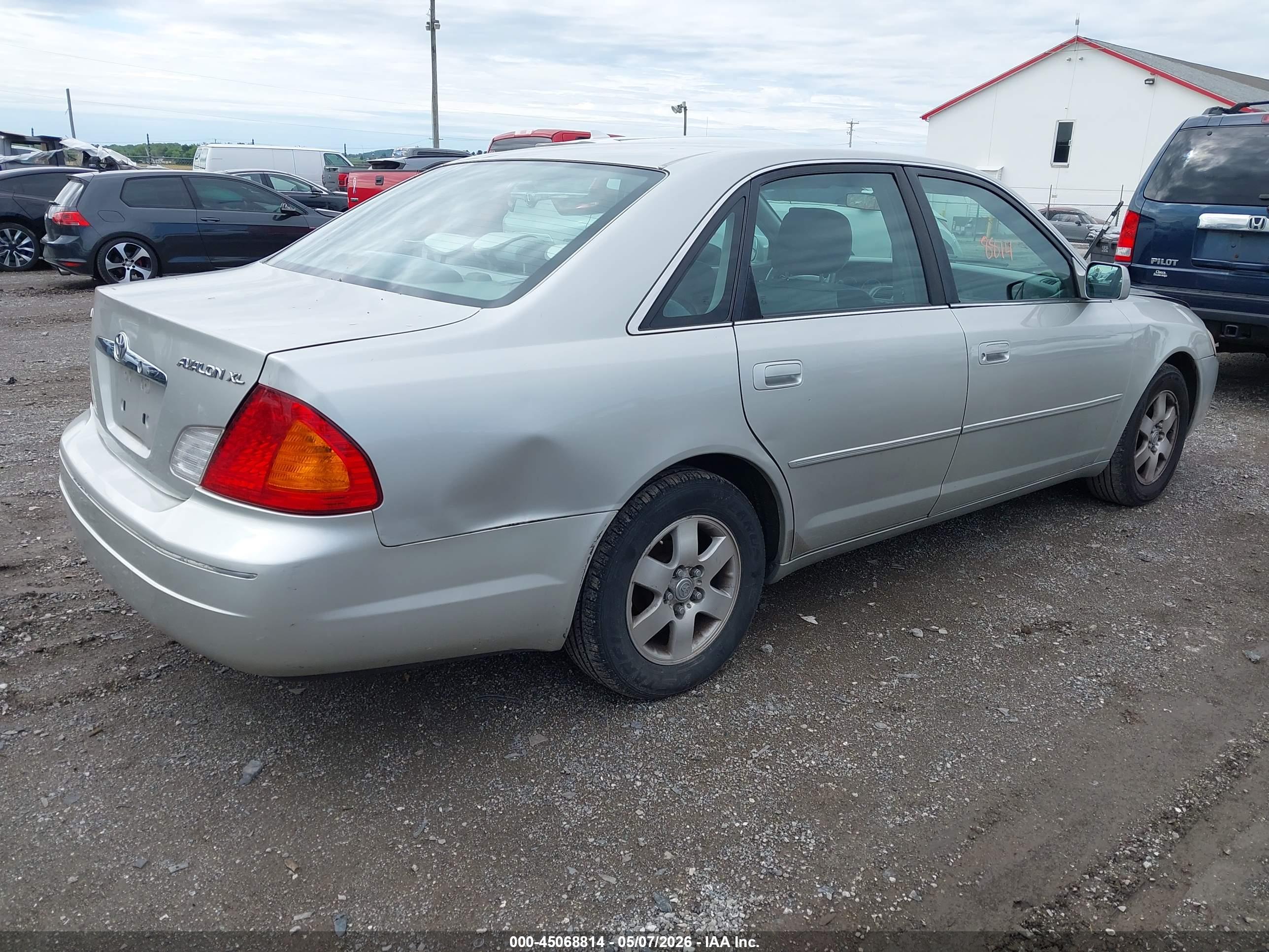 TOYOTA AVALON image 4