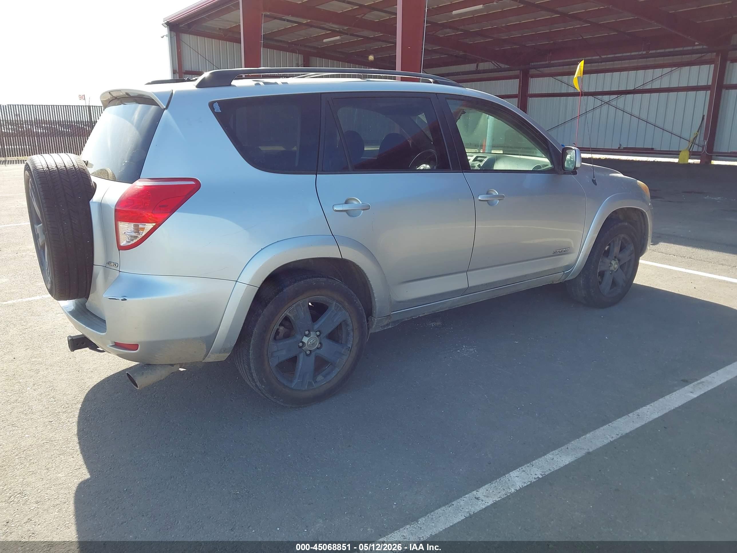 TOYOTA RAV4 image 4