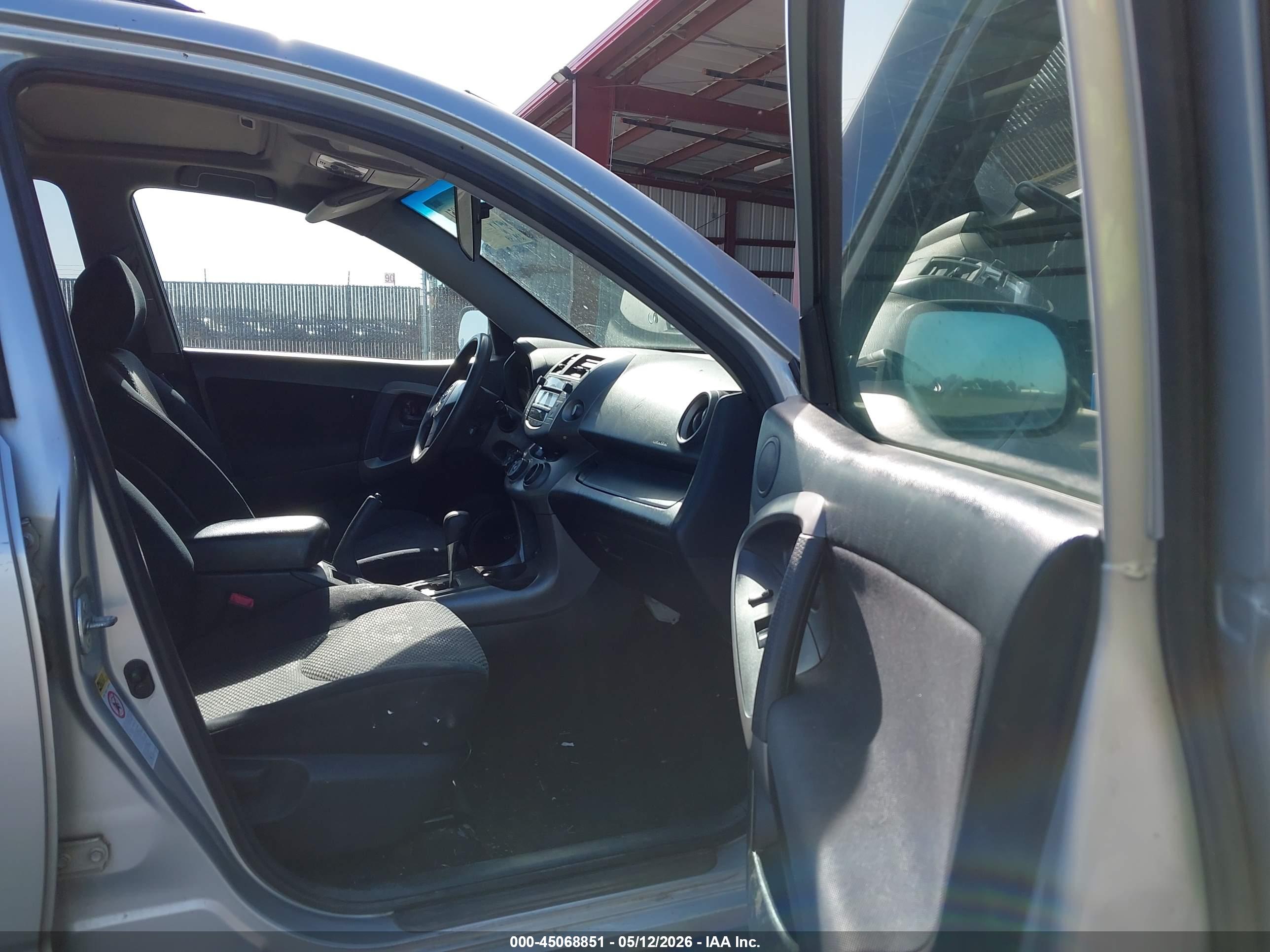 TOYOTA RAV4 image 5