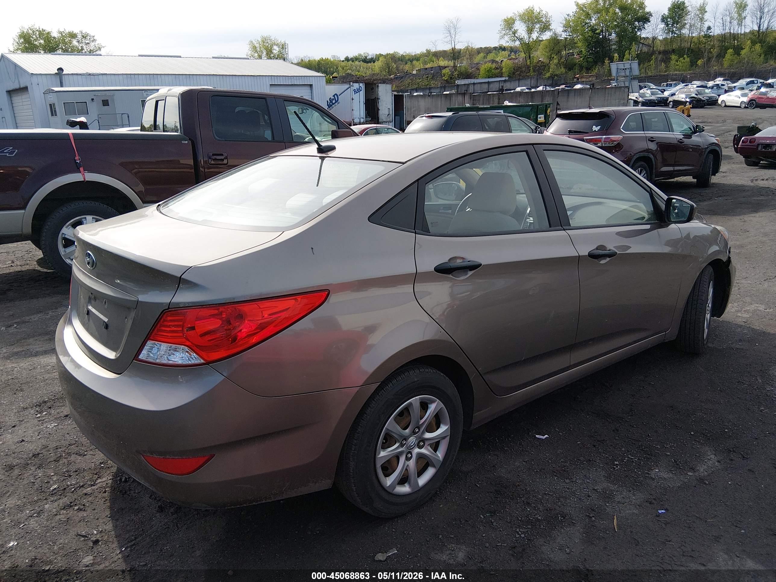 HYUNDAI ACCENT image 4