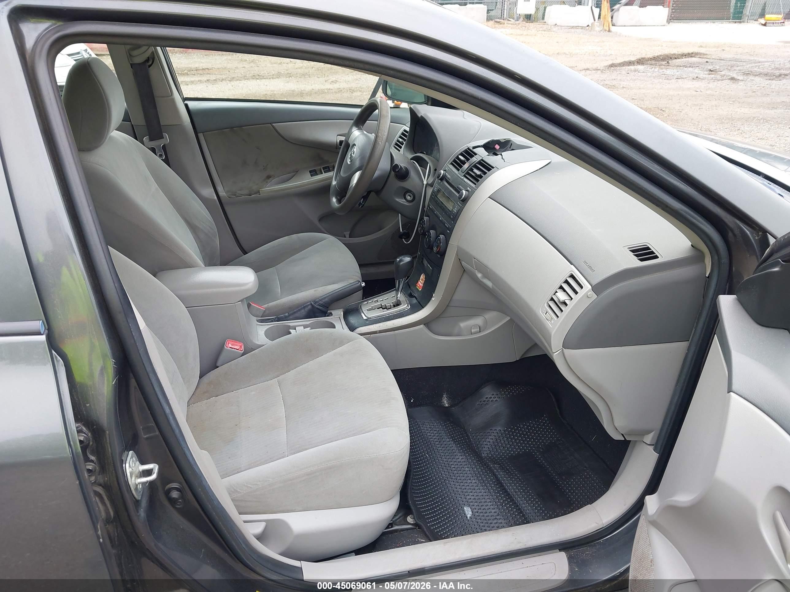 TOYOTA COROLLA image 5
