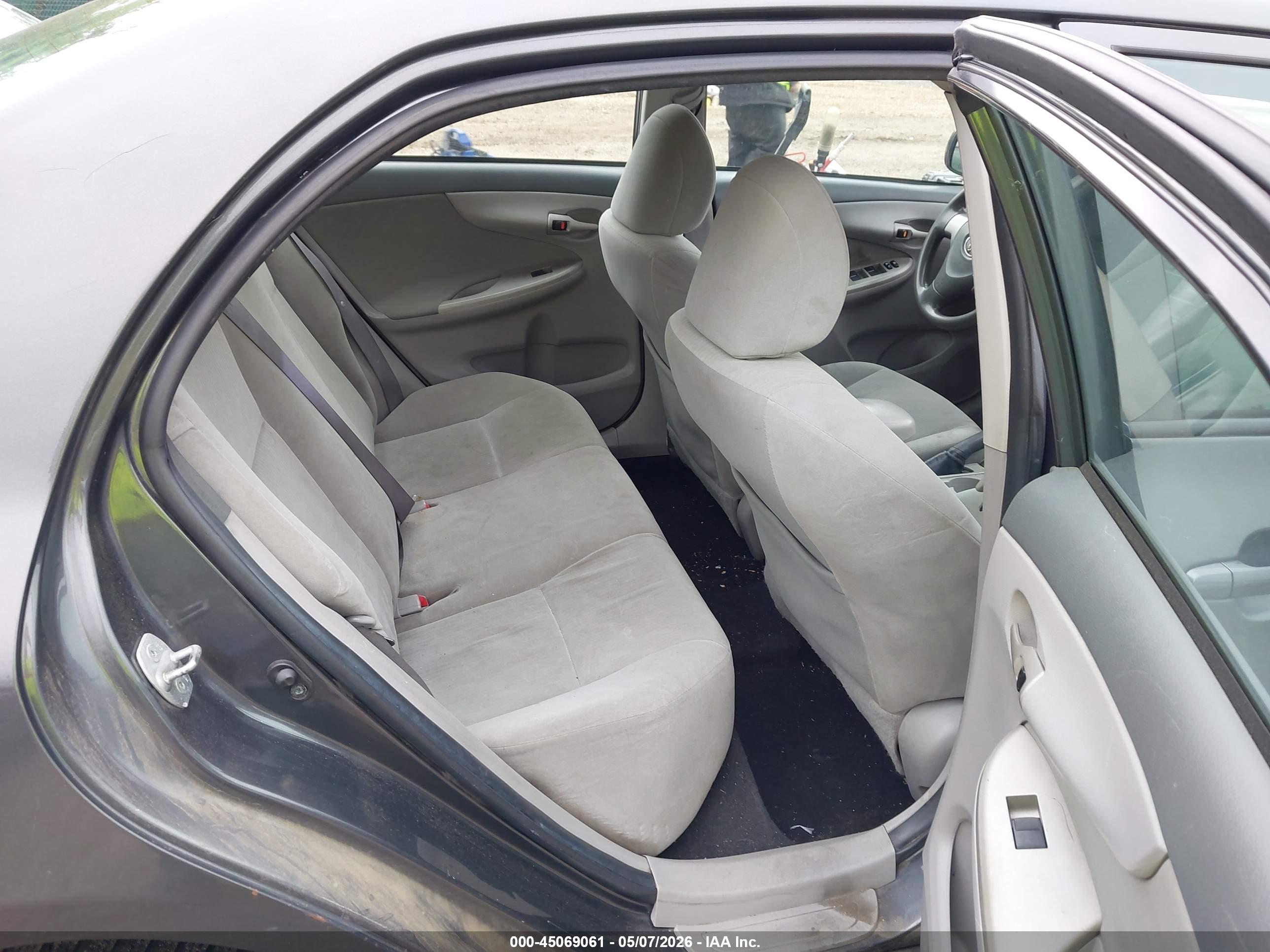 TOYOTA COROLLA image 8