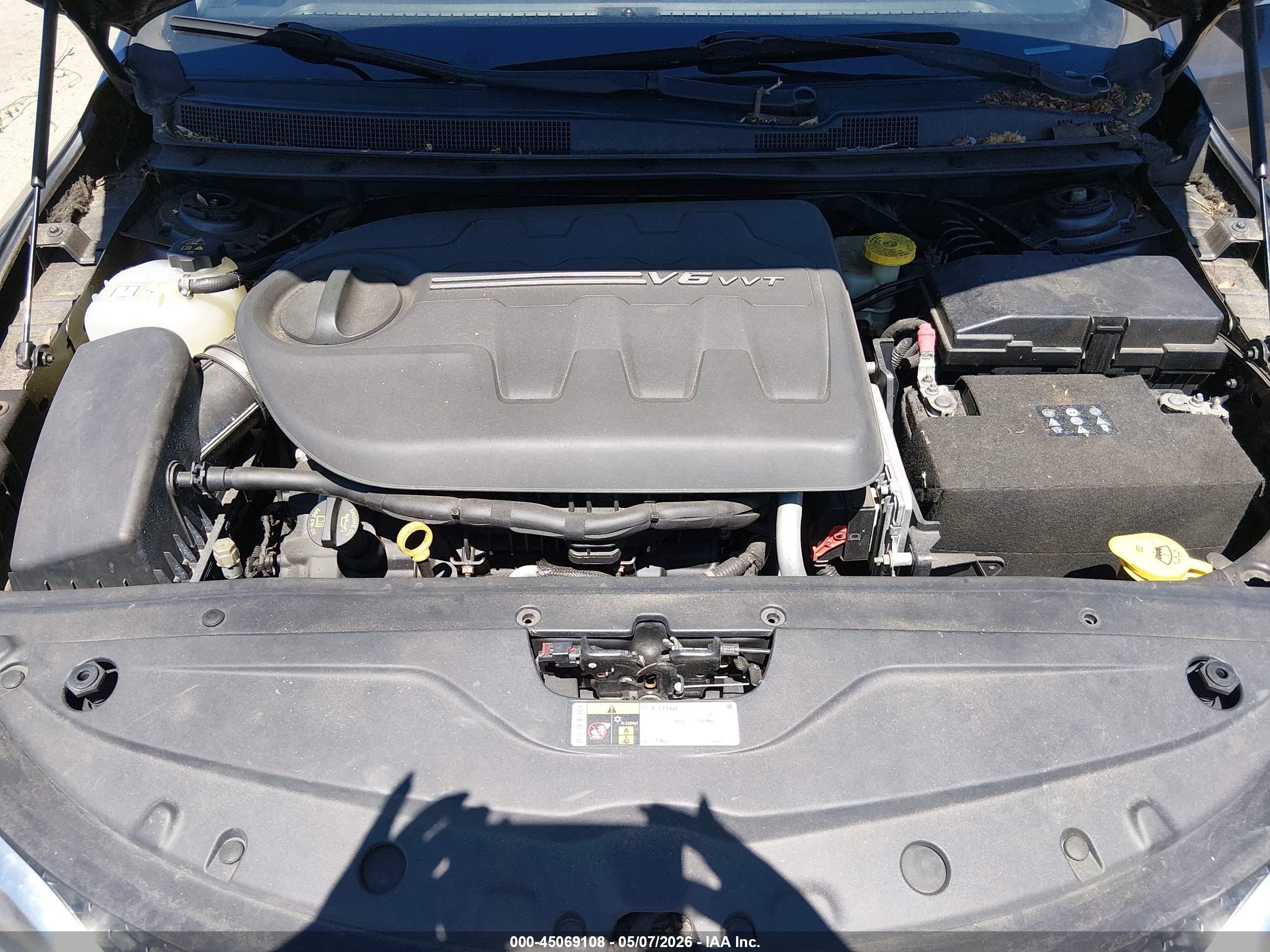 CHRYSLER 200 image 10