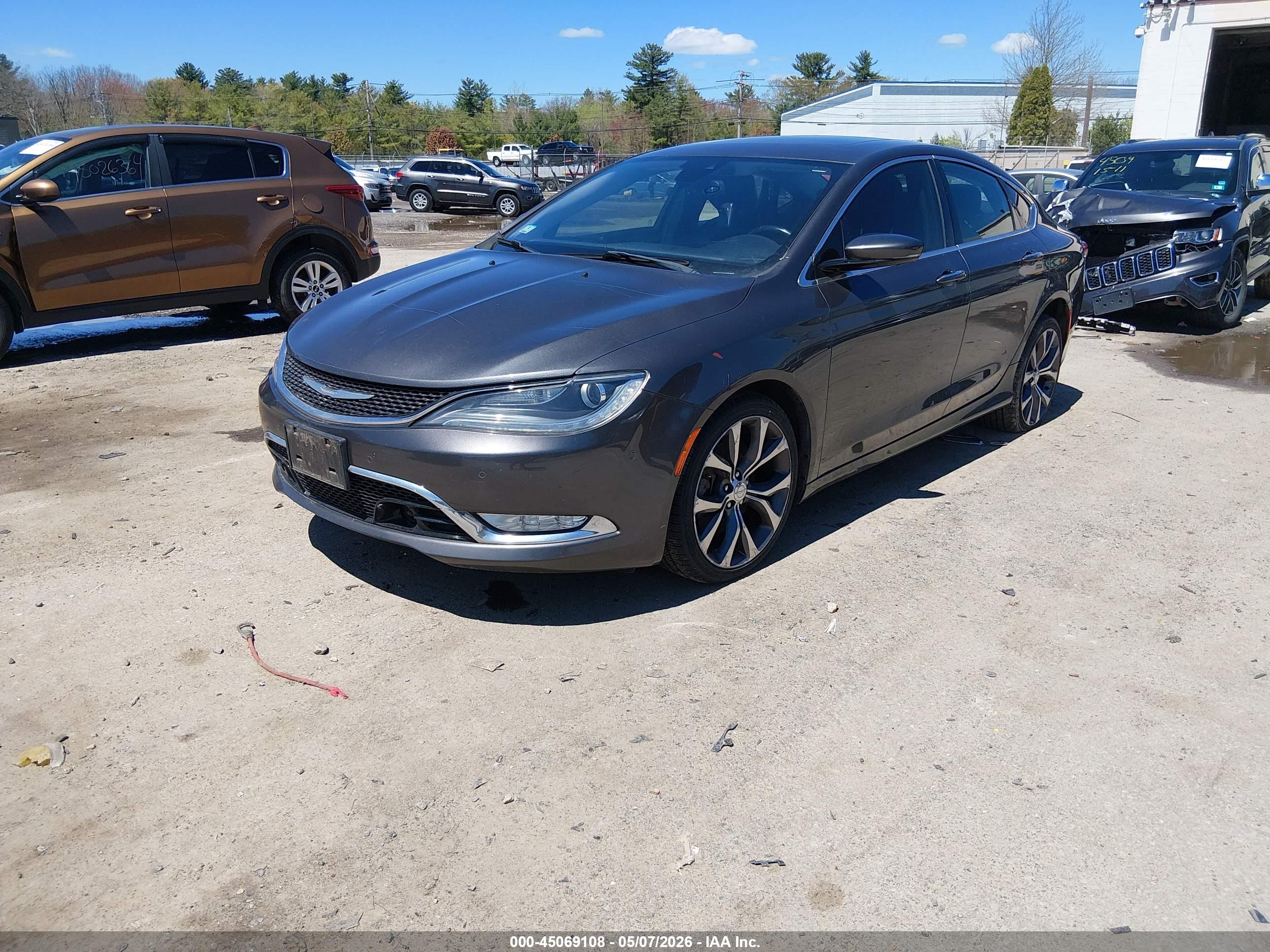 CHRYSLER 200 image 2