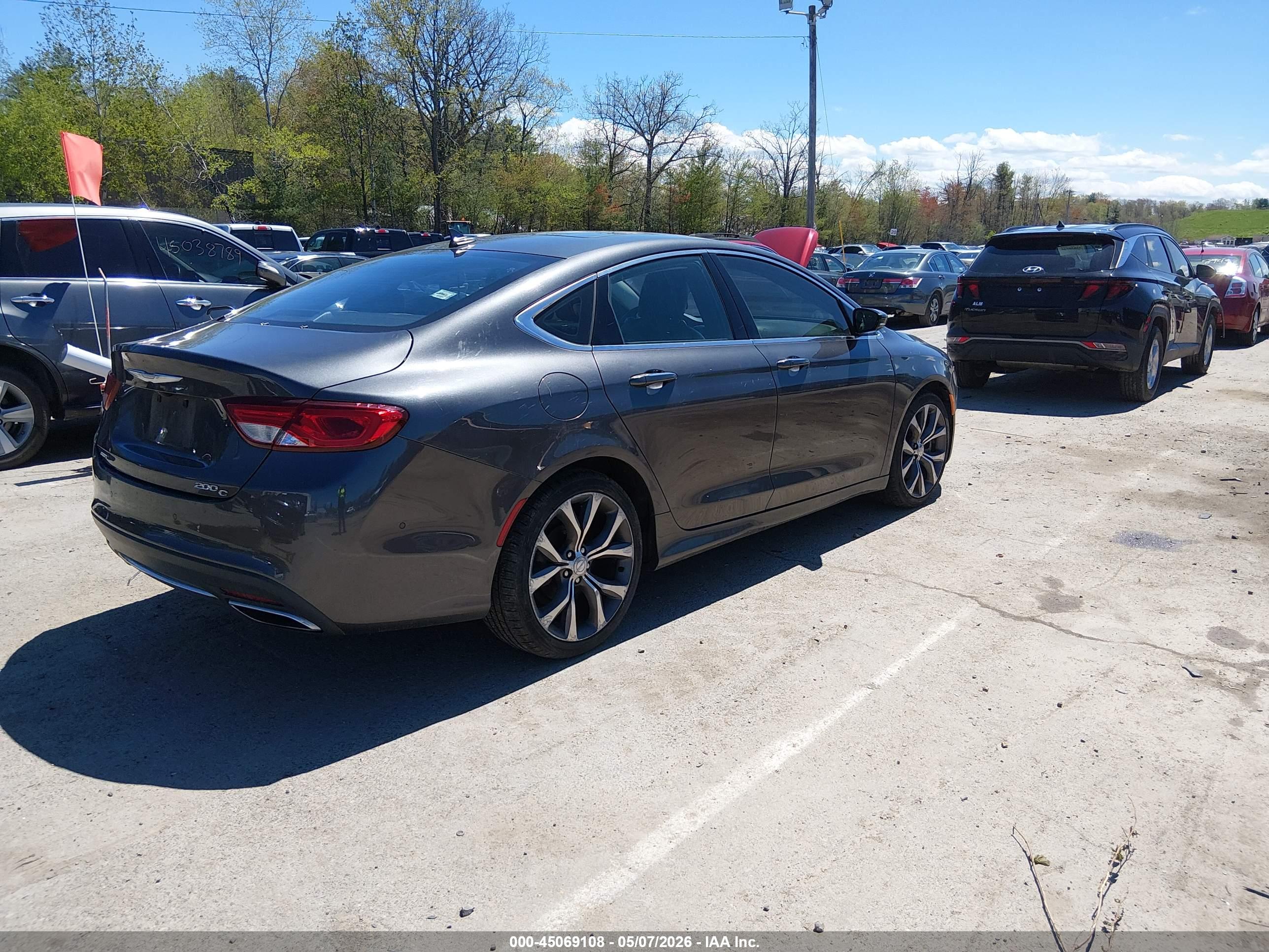 CHRYSLER 200 image 4
