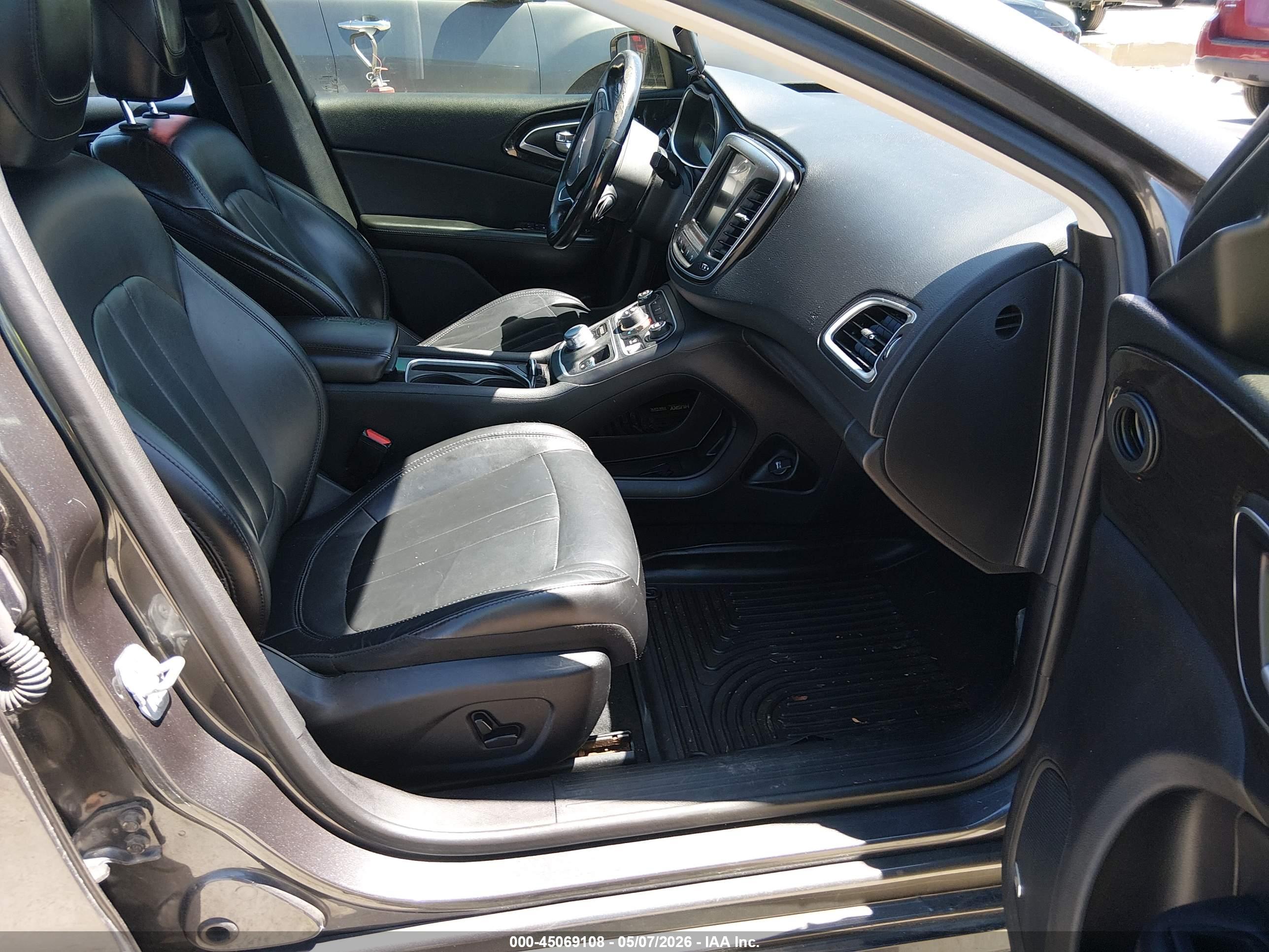 CHRYSLER 200 image 5