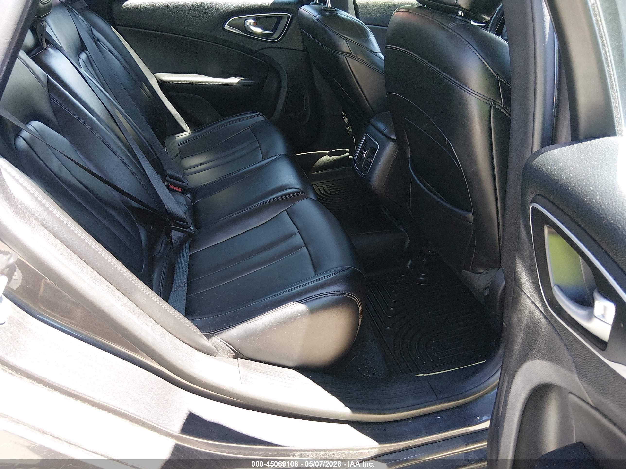 CHRYSLER 200 image 8